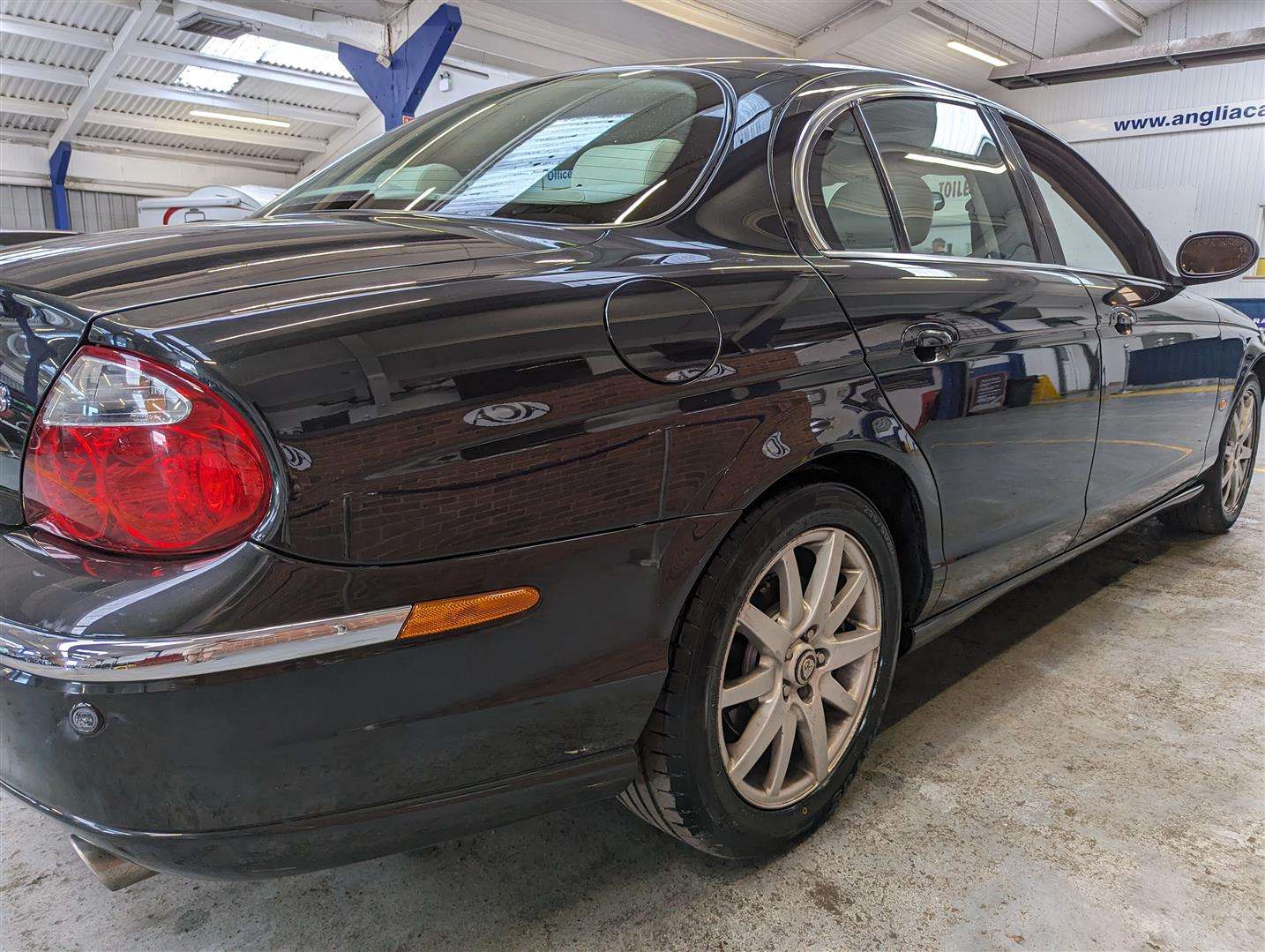 <p>2002 JAGUAR S-TYPE V8 SE AUTO</p>