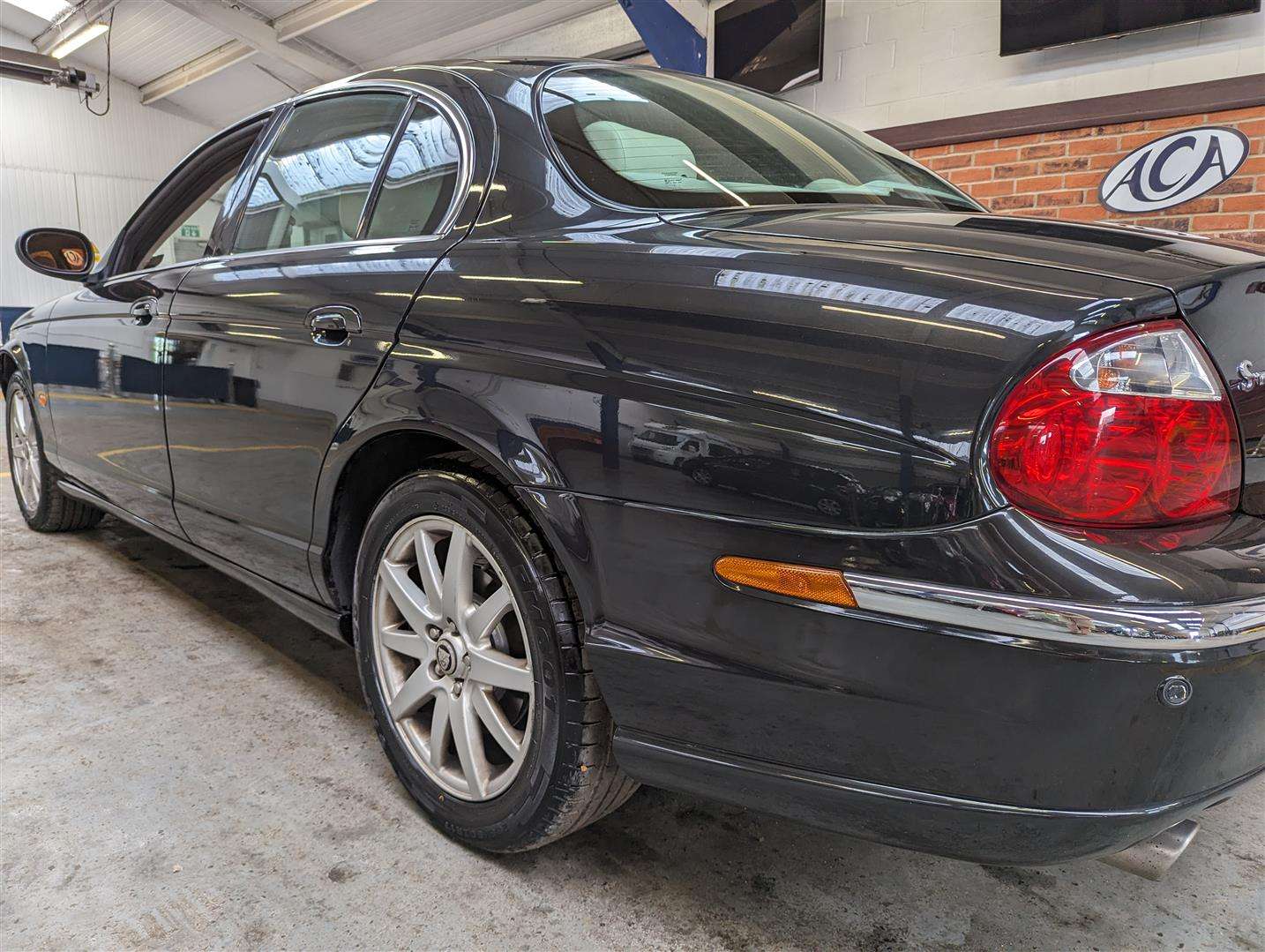 <p>2002 JAGUAR S-TYPE V8 SE AUTO</p>