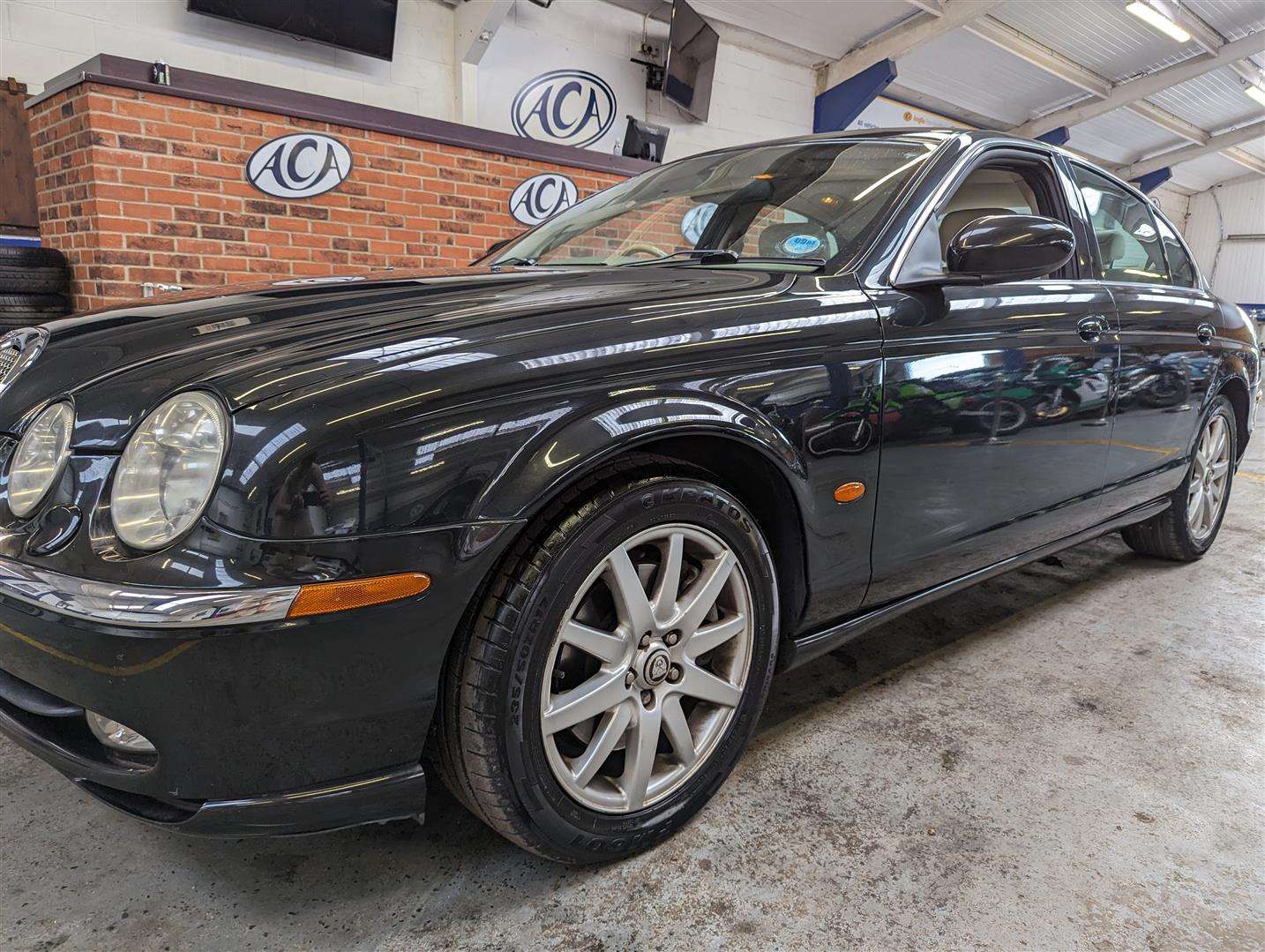 <p>2002 JAGUAR S-TYPE V8 SE AUTO</p>