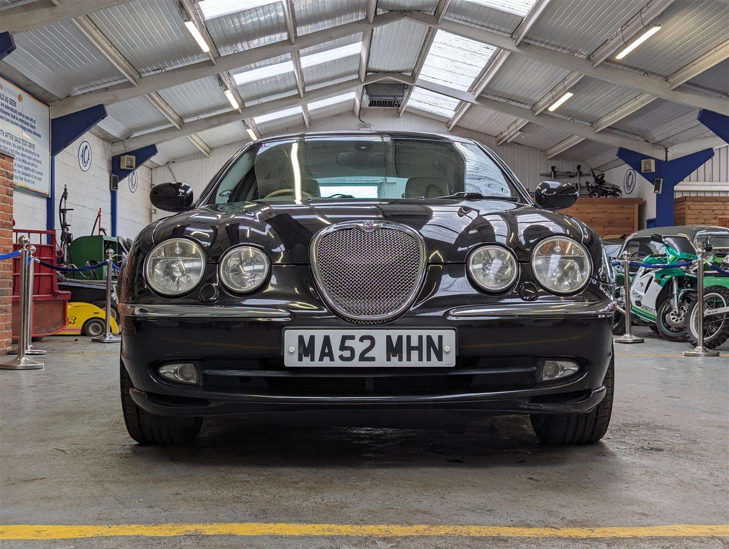 <p>2002 JAGUAR S-TYPE V8 SE AUTO</p>