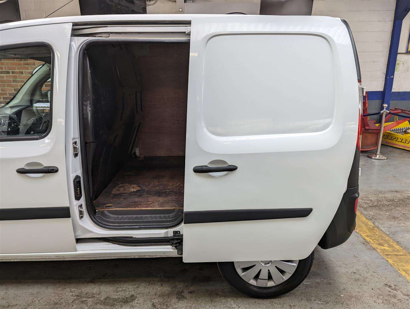 <p>2015 RENAULT KANGOO ML19 ENERGY DCI</p>