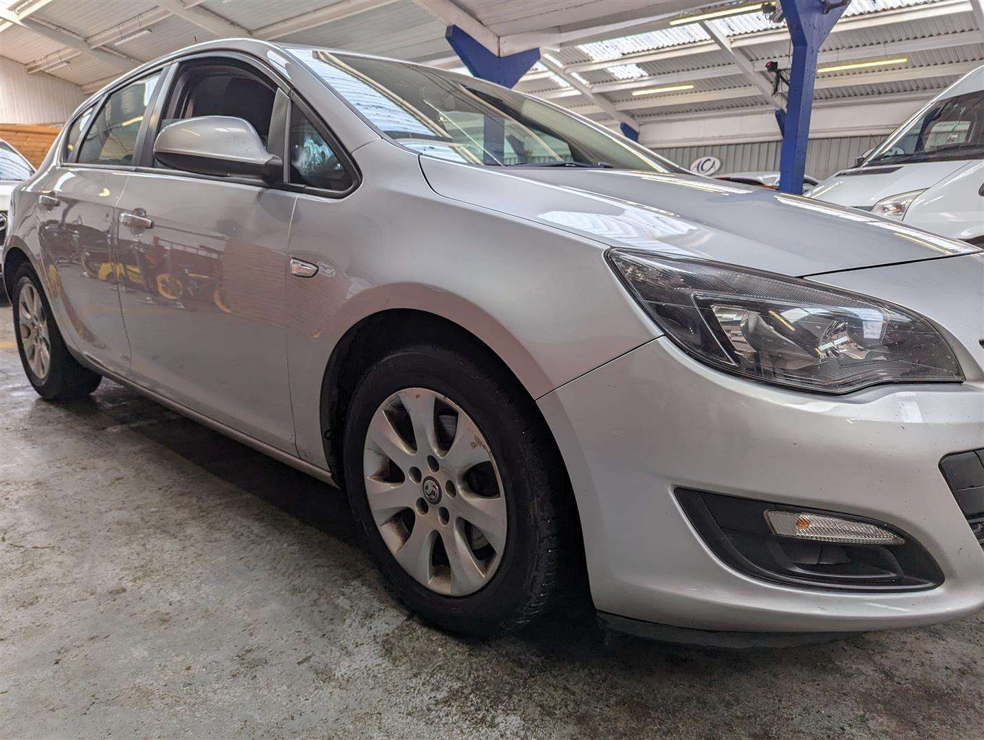 <p>2014 VAUXHALL ASTRA DESIGN **SOLD</p>