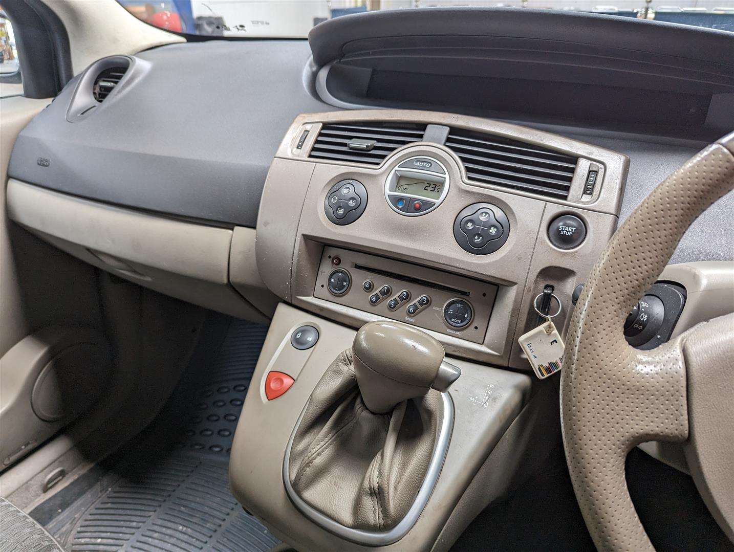 <p>2006 RENAULT SCENIC PRIVILEGE VVT AUTO</p>