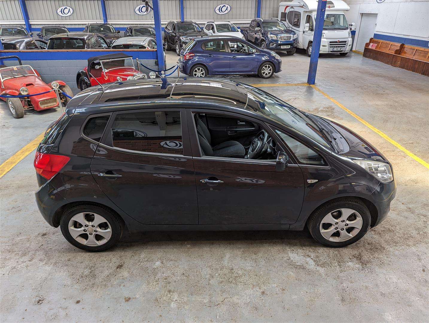 <p>2011 KIA VENGA 3</p>