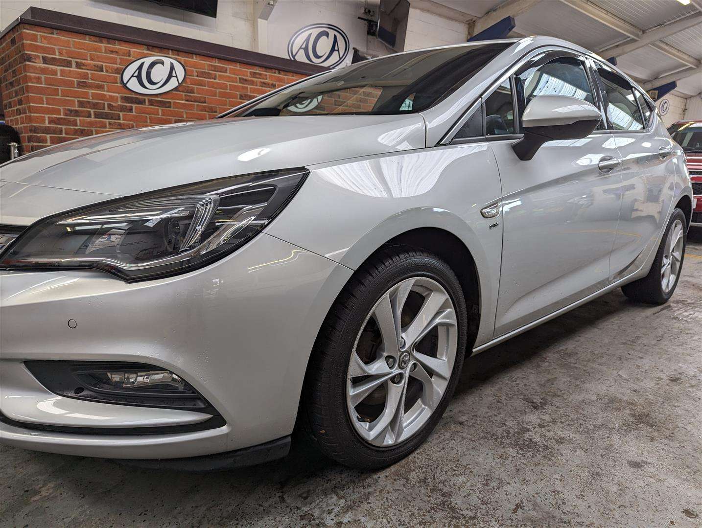 <p>2018 VAUXHALL ASTRA SRI NAV CDTI S/S</p>