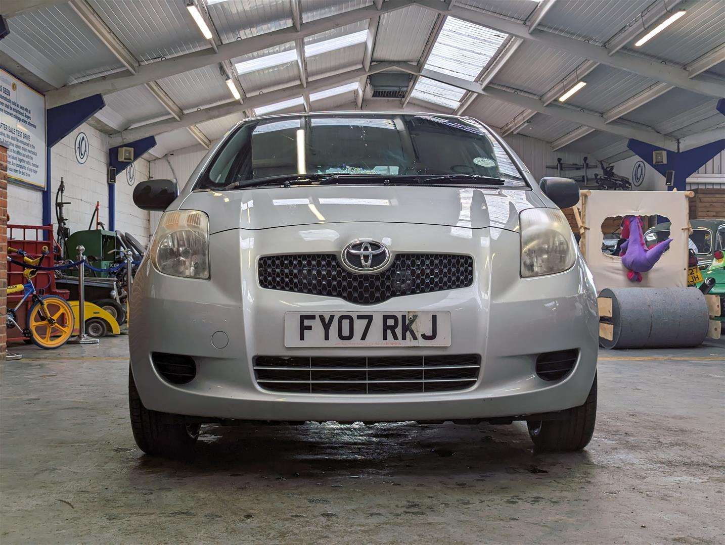 <p>2007 TOYOTA YARIS ION</p>