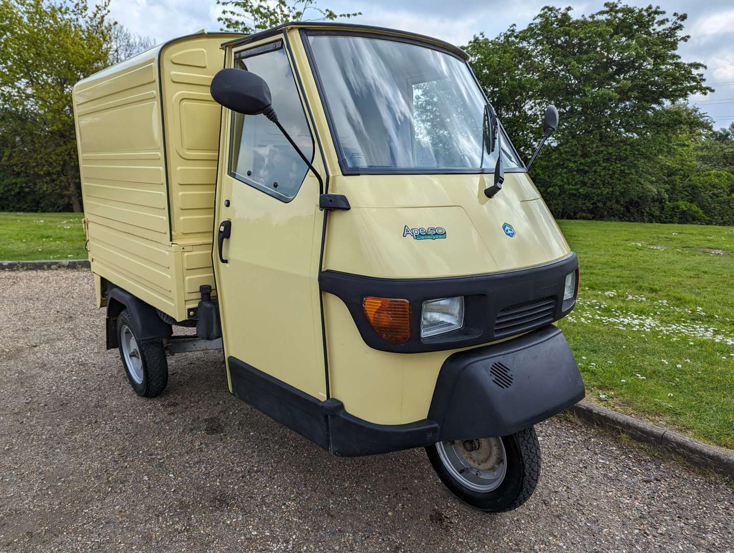 <p>2001 PIAGGIO APE VAN ONE OWNER</p>