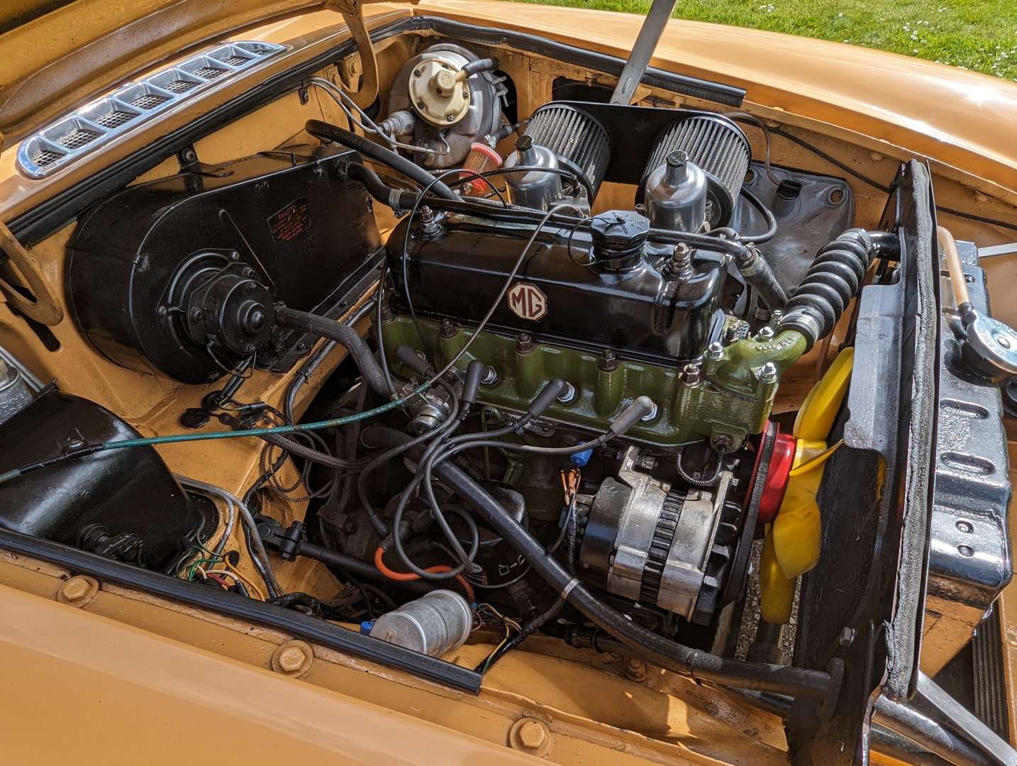 <p>1976 MG B GT</p>
