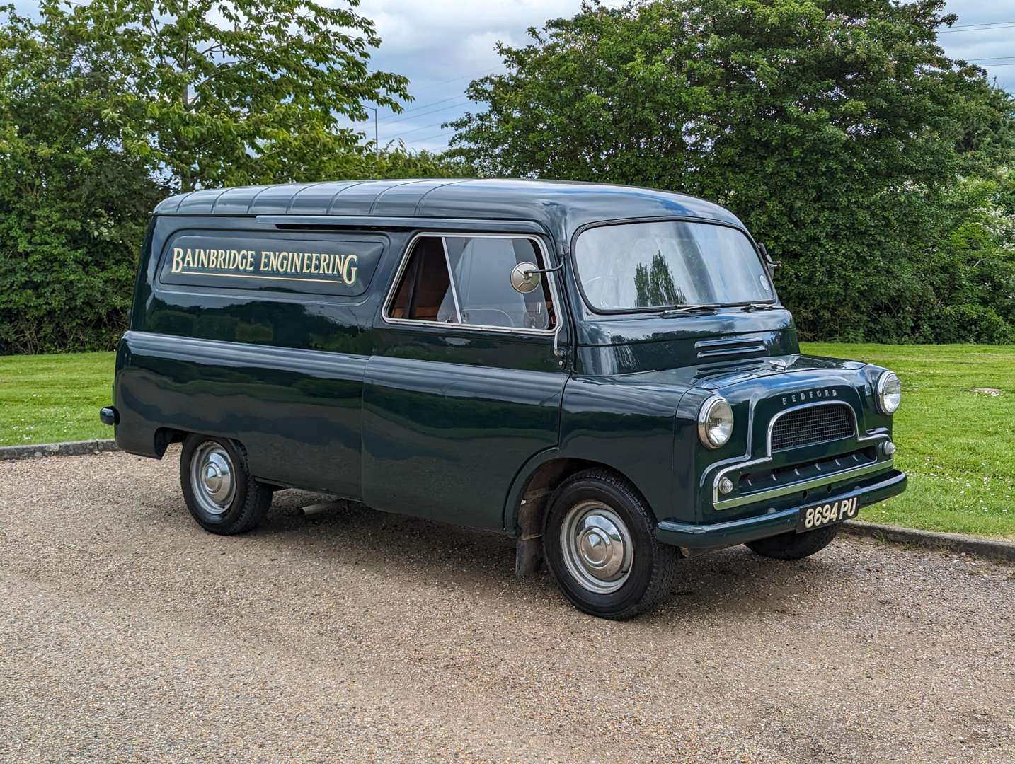 <p>1961 BEDFORD CA VAN&nbsp;</p>