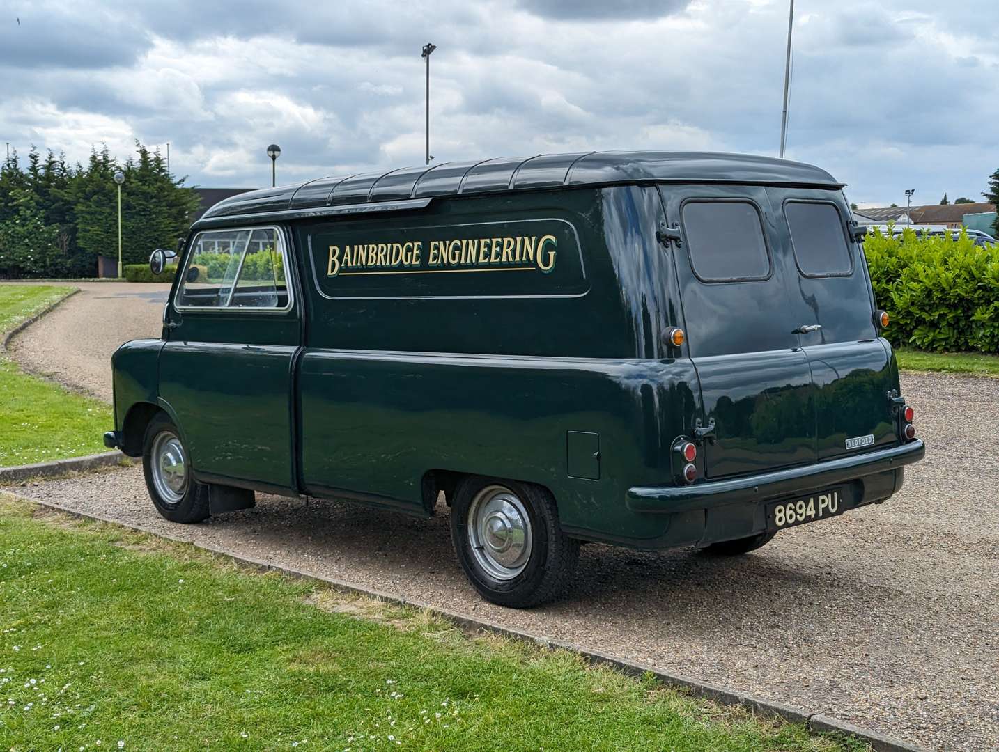 <p>1961 BEDFORD CA VAN&nbsp;</p>