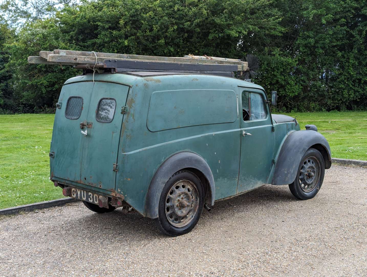 <p>1945 MORRIS EIGHT SERIES Z VAN</p>