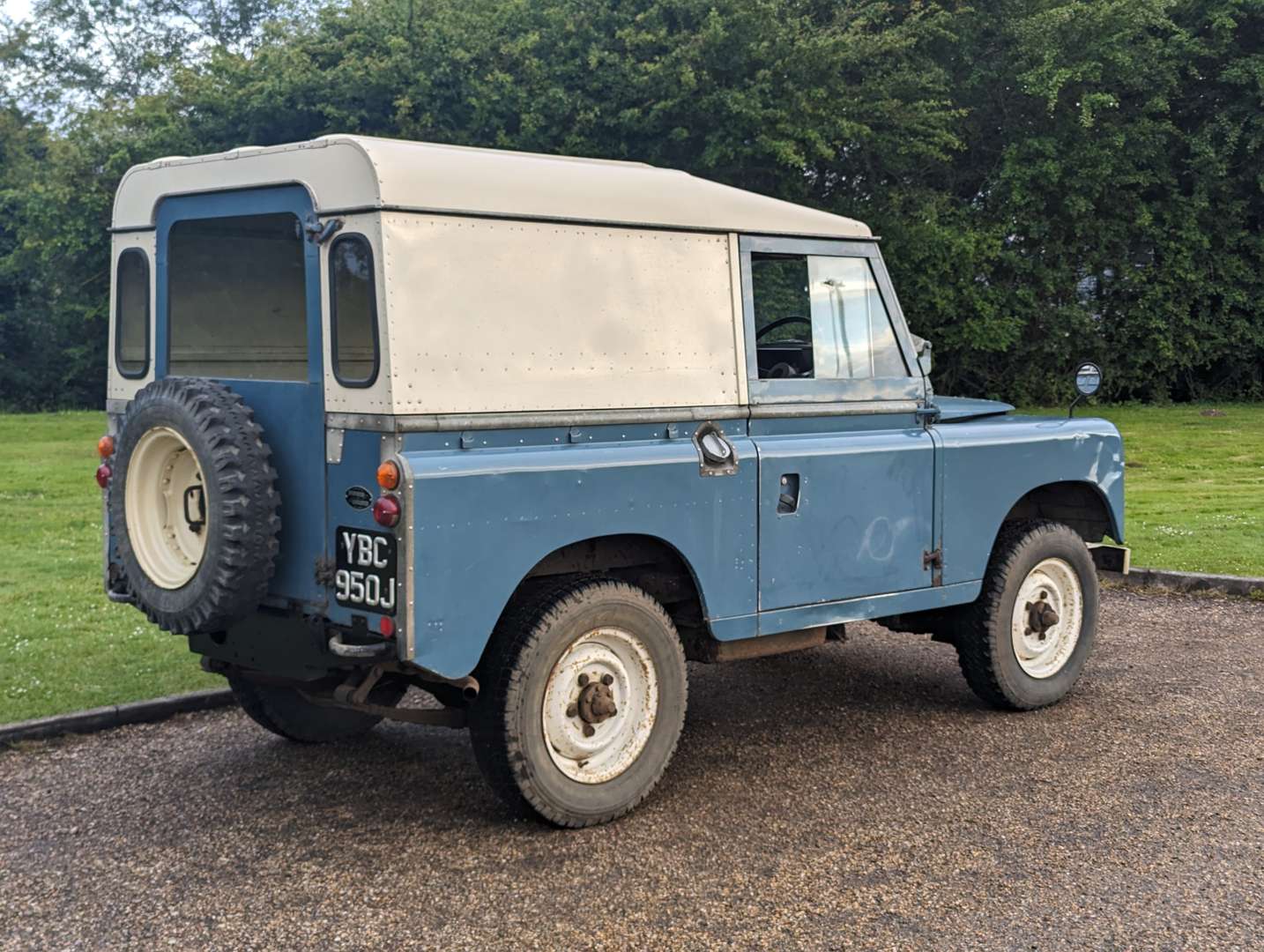 <p>1971 LAND ROVER SERIES IIA SWB</p>