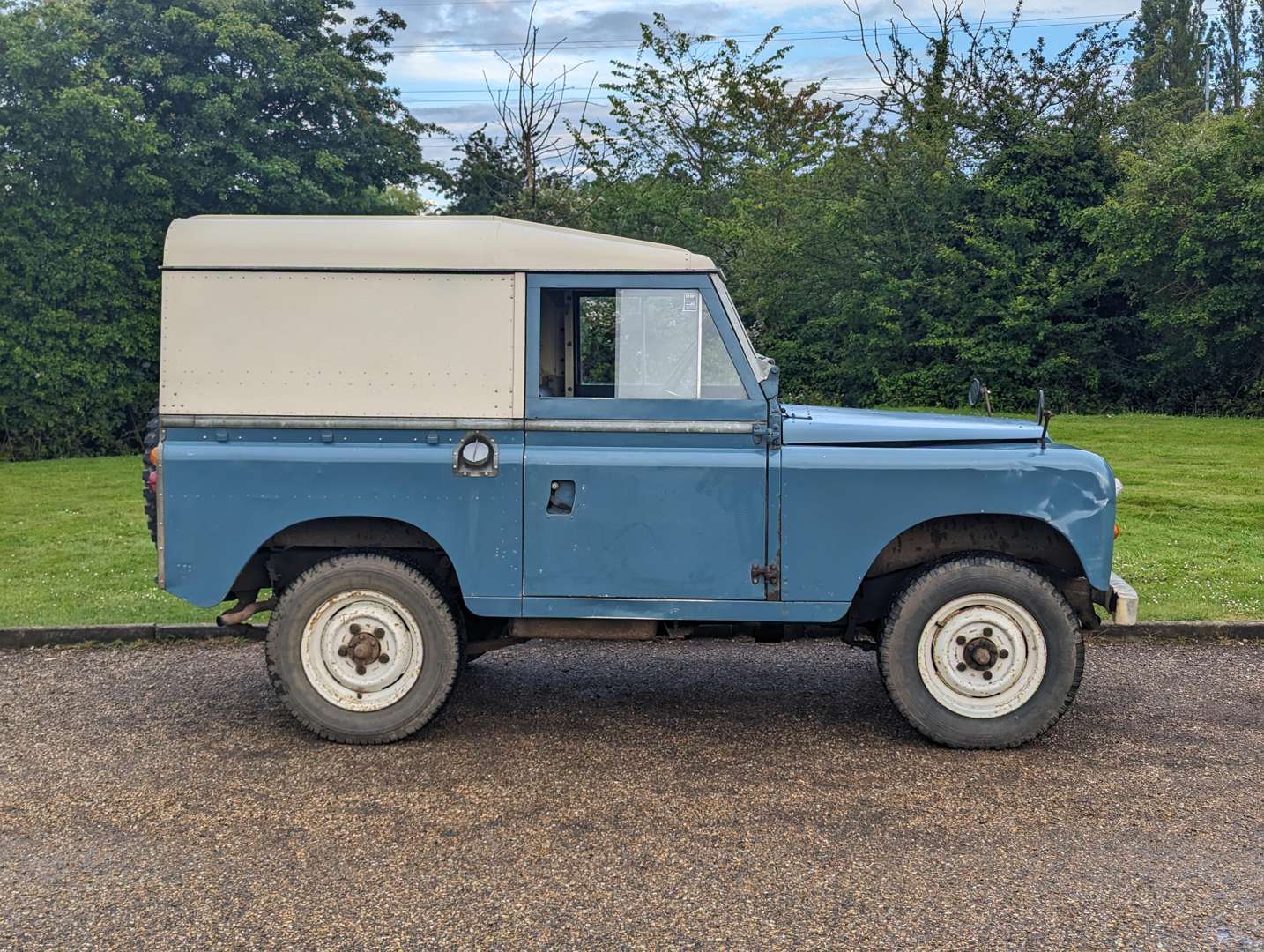 <p>1971 LAND ROVER SERIES IIA SWB</p>