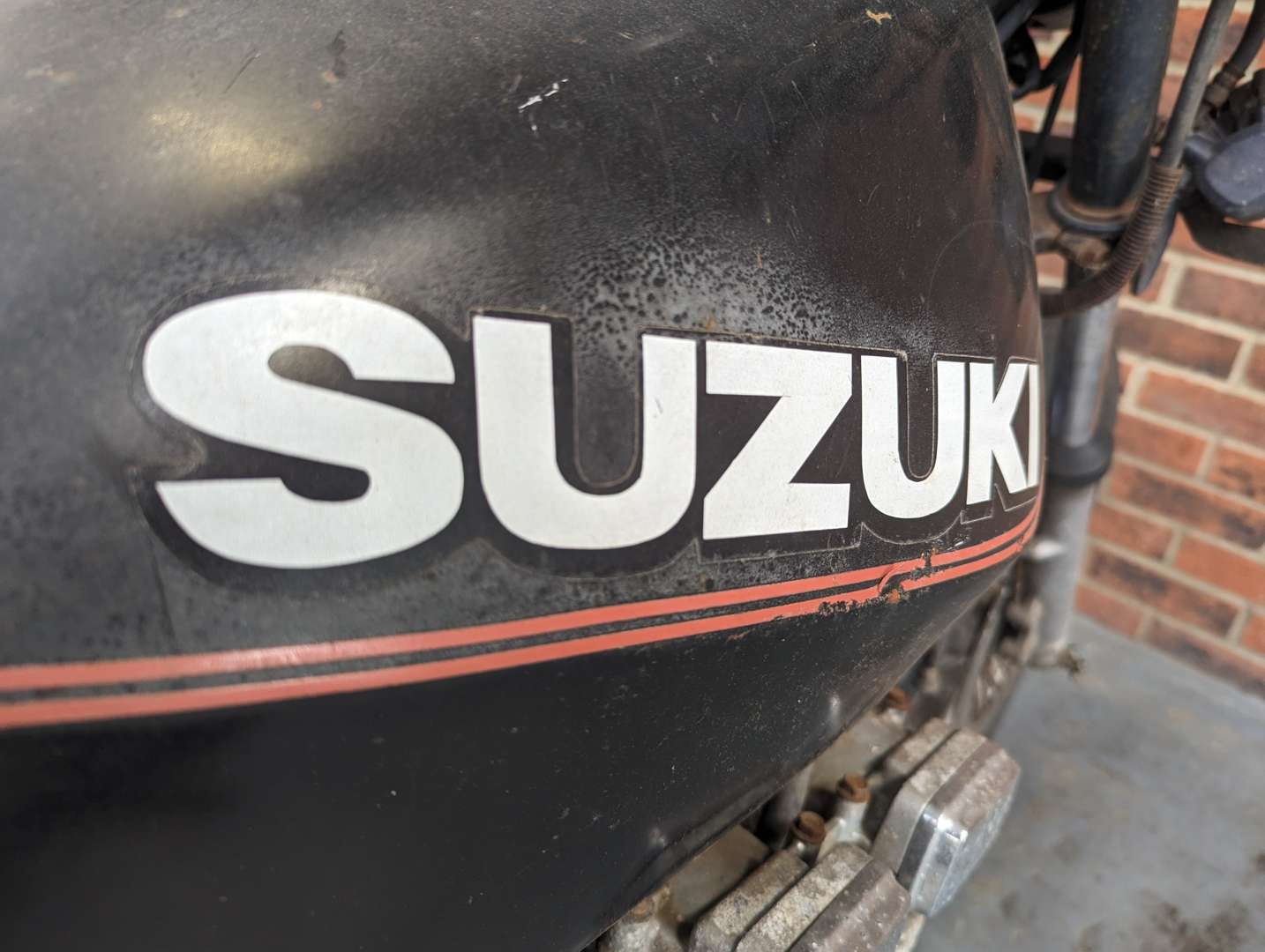 <p>1981 SUZUKI GSX 400F</p>
