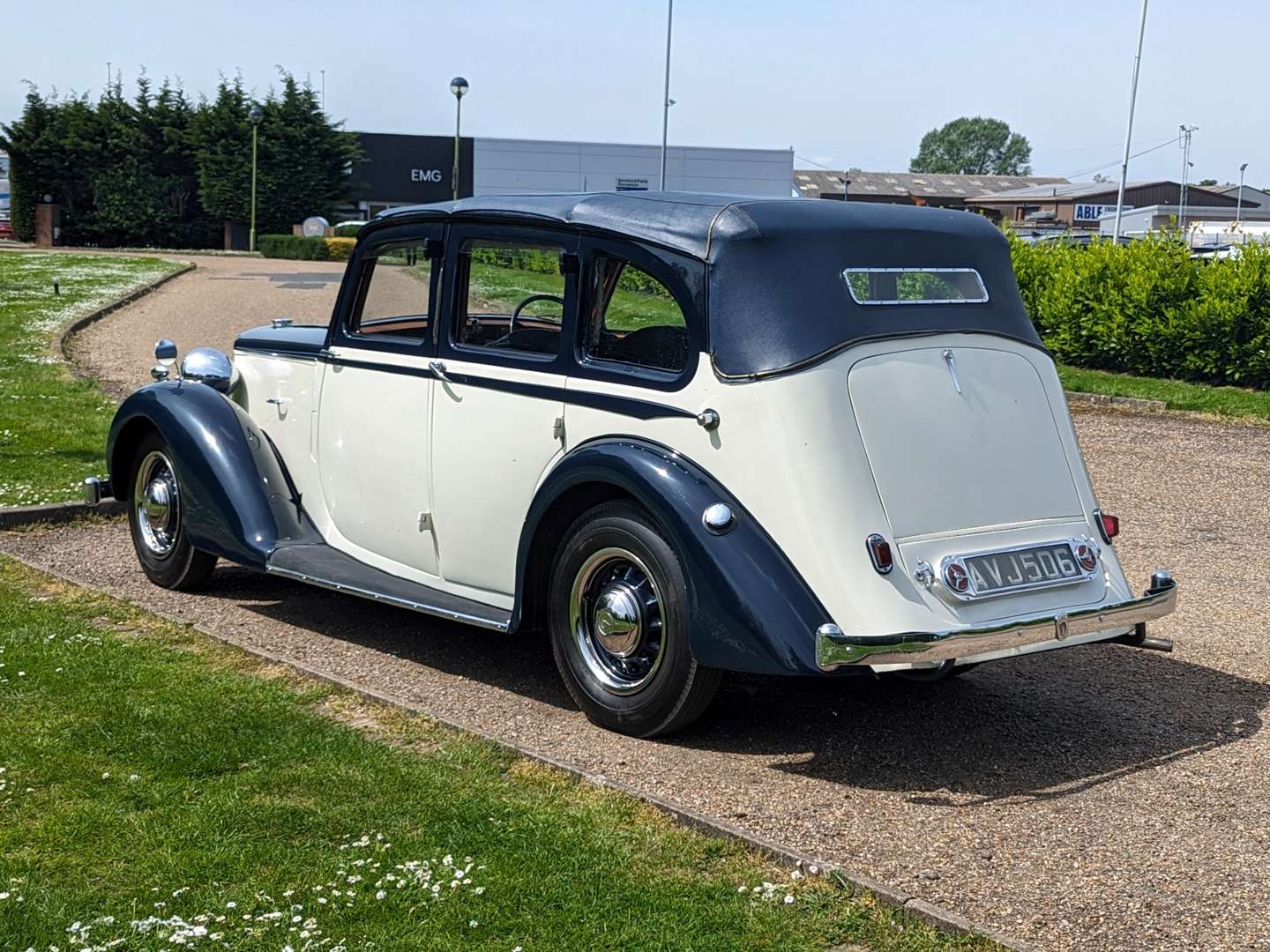 <p>1938 DAIMLER DB17 TICKFORD DROPHEAD</p>