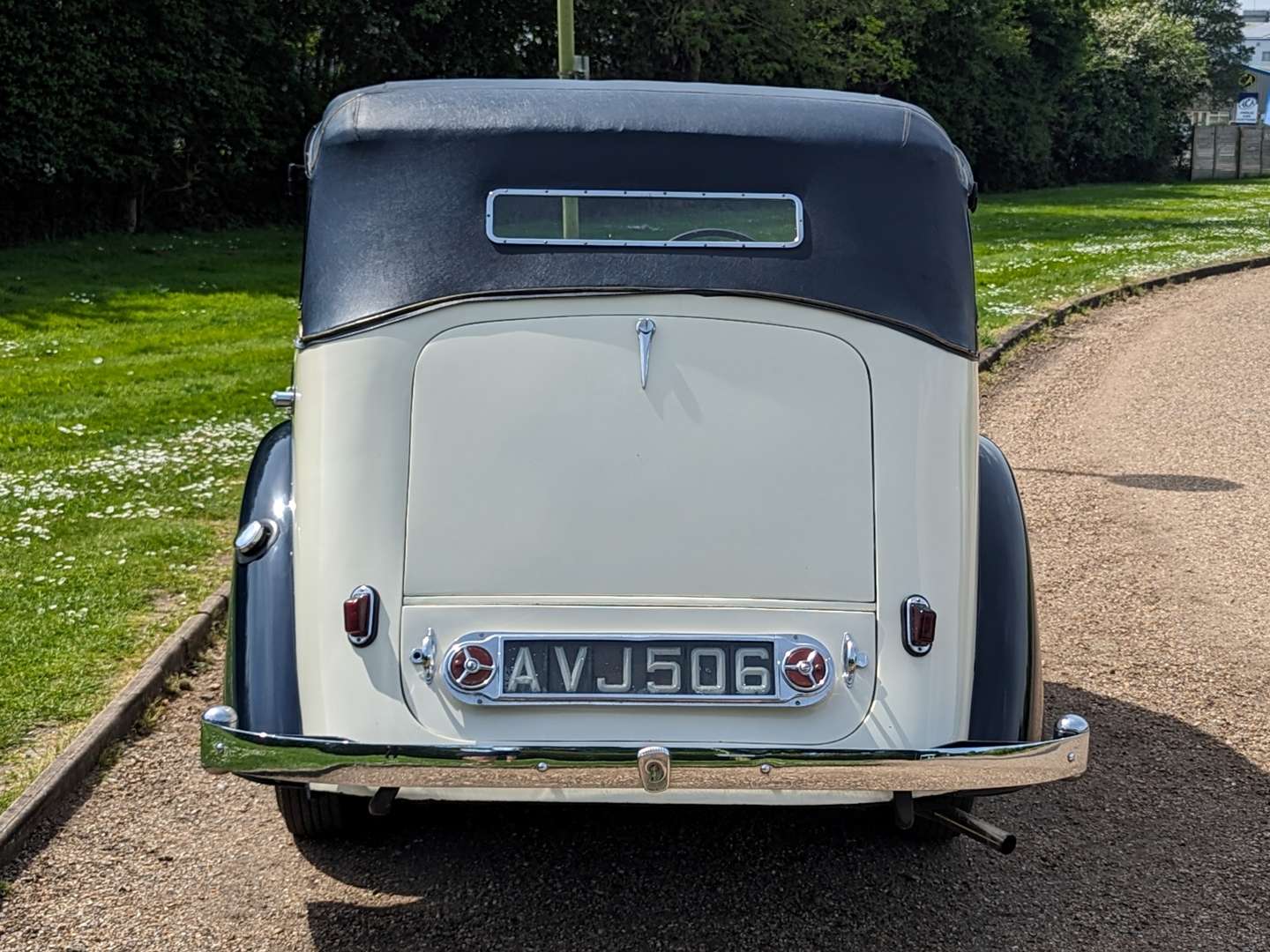 <p>1938 DAIMLER DB17 TICKFORD DROPHEAD</p>