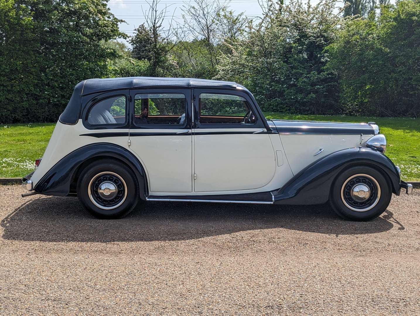 <p>1938 DAIMLER DB17 TICKFORD DROPHEAD</p>