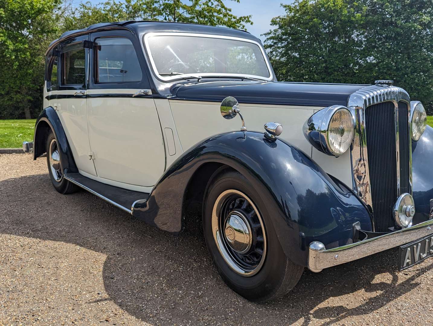 <p>1938 DAIMLER DB17 TICKFORD DROPHEAD</p>