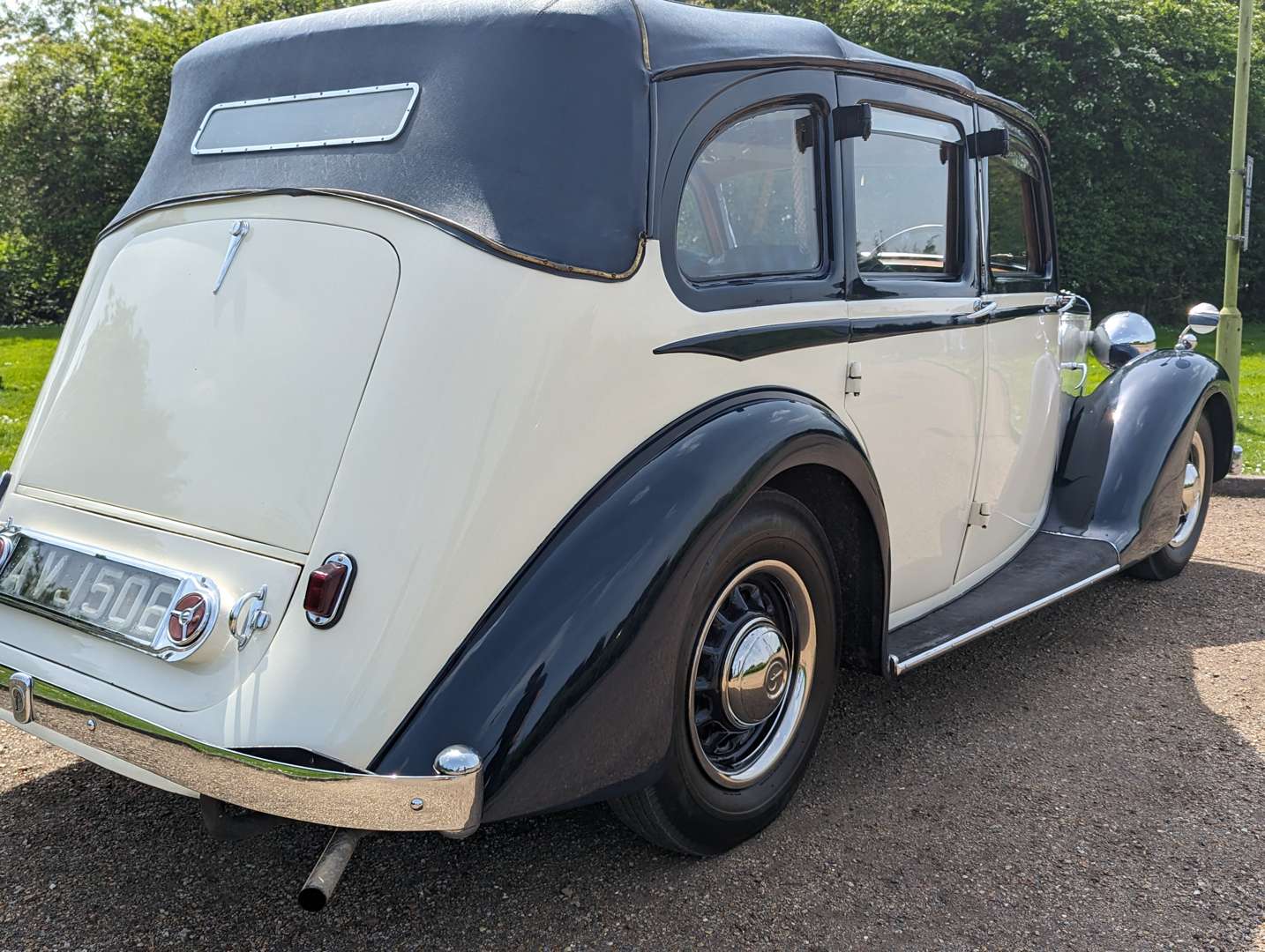 <p>1938 DAIMLER DB17 TICKFORD DROPHEAD</p>