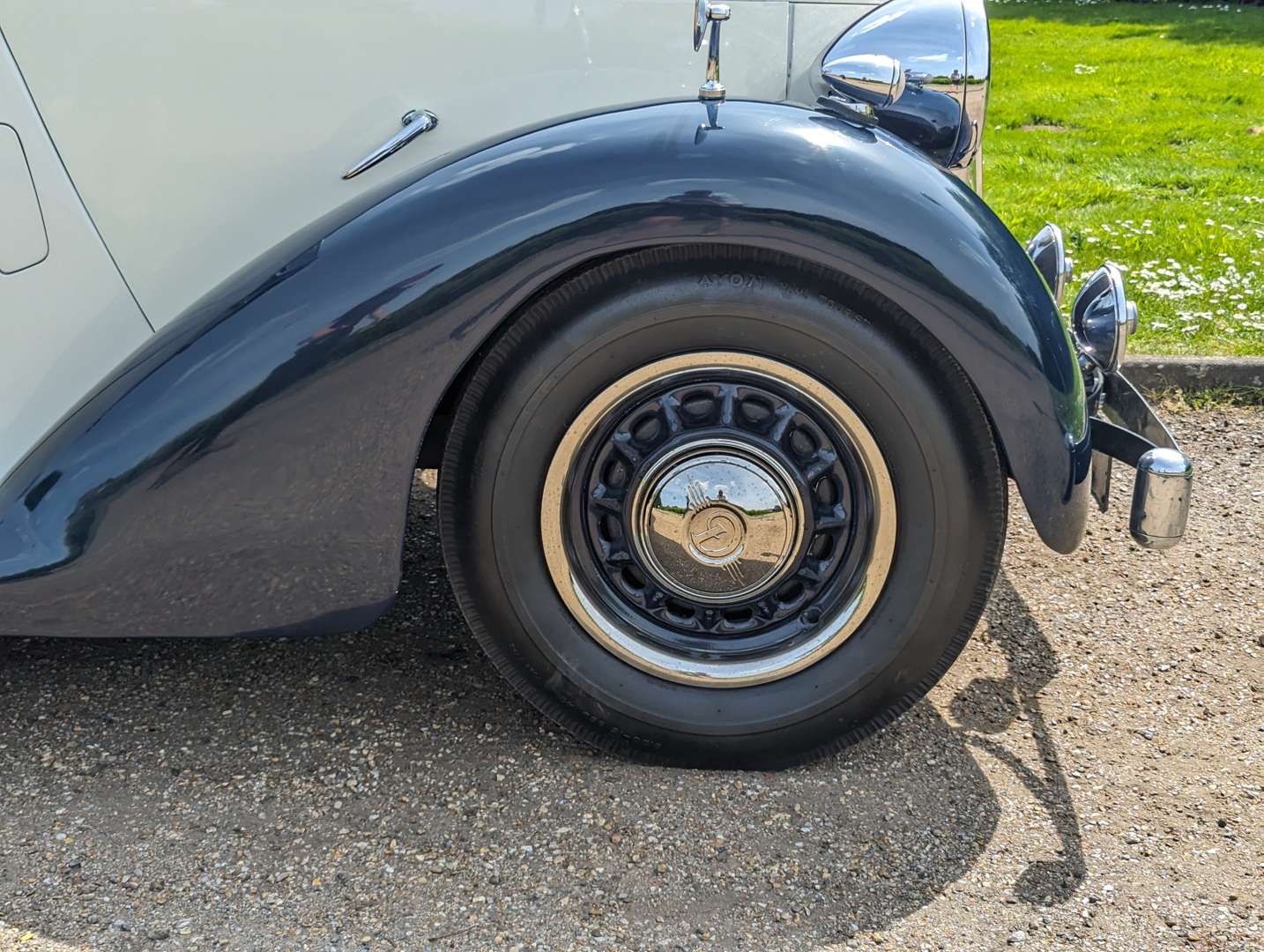 <p>1938 DAIMLER DB17 TICKFORD DROPHEAD</p>