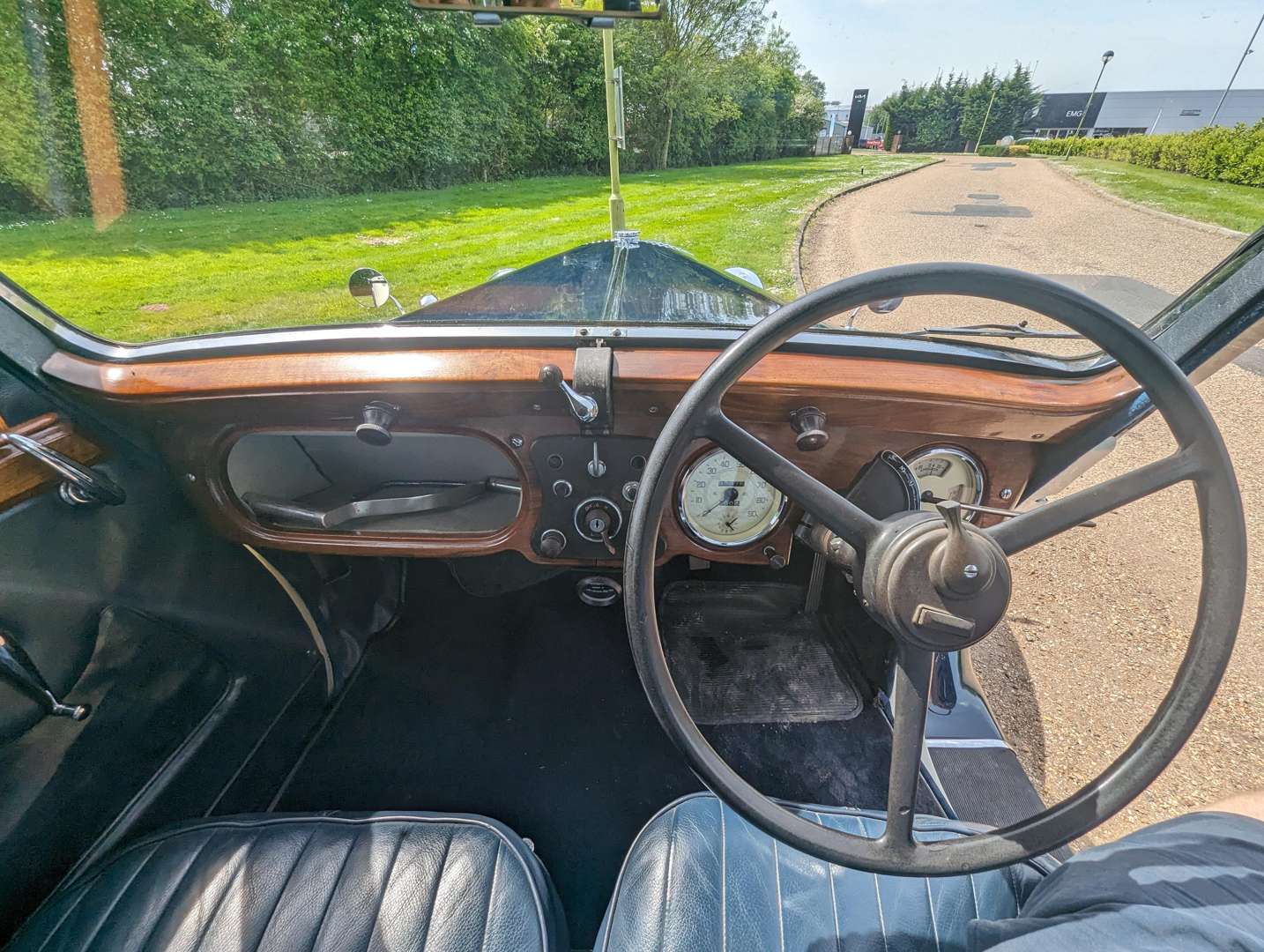 <p>1938 DAIMLER DB17 TICKFORD DROPHEAD</p>