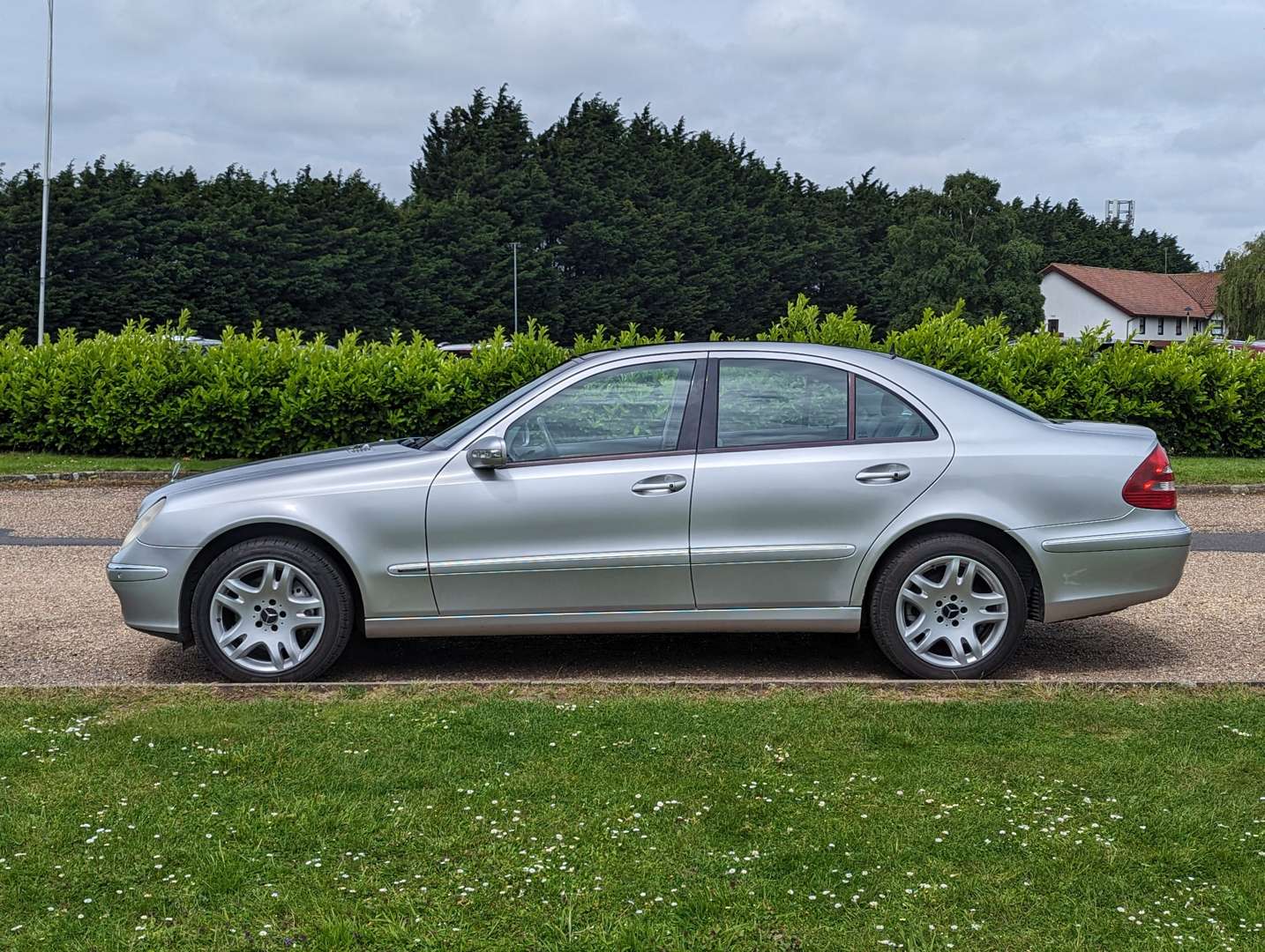 <p>2002 MERCEDES E500 AUTO</p>