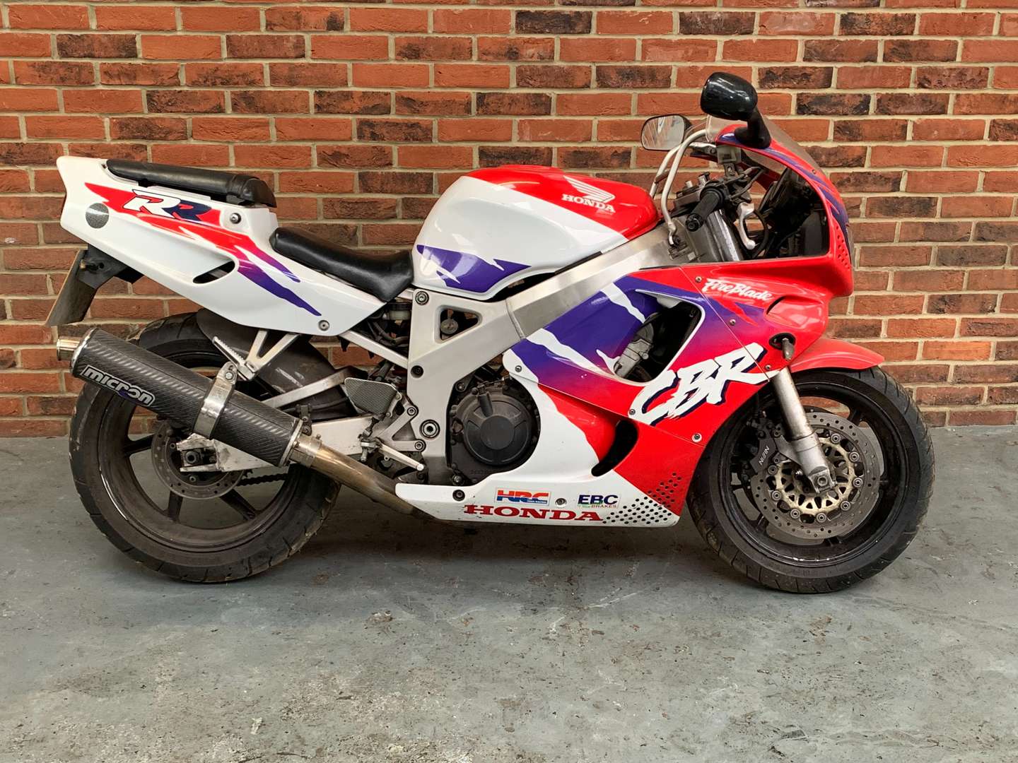 <p>1995 HONDA CBR 900RR FIREBLADE&nbsp;</p>