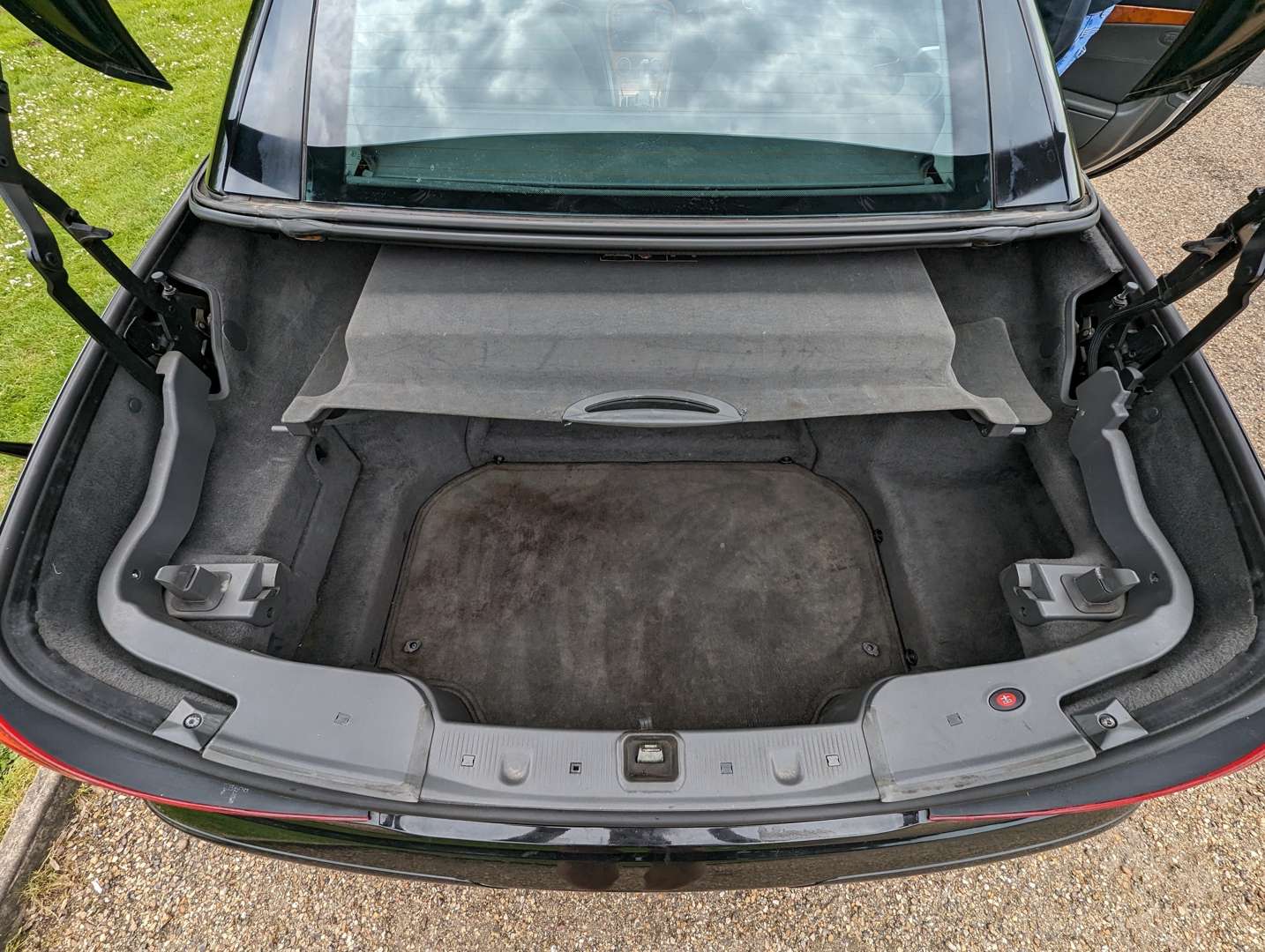 <p>2003 MERCEDES SL500</p>