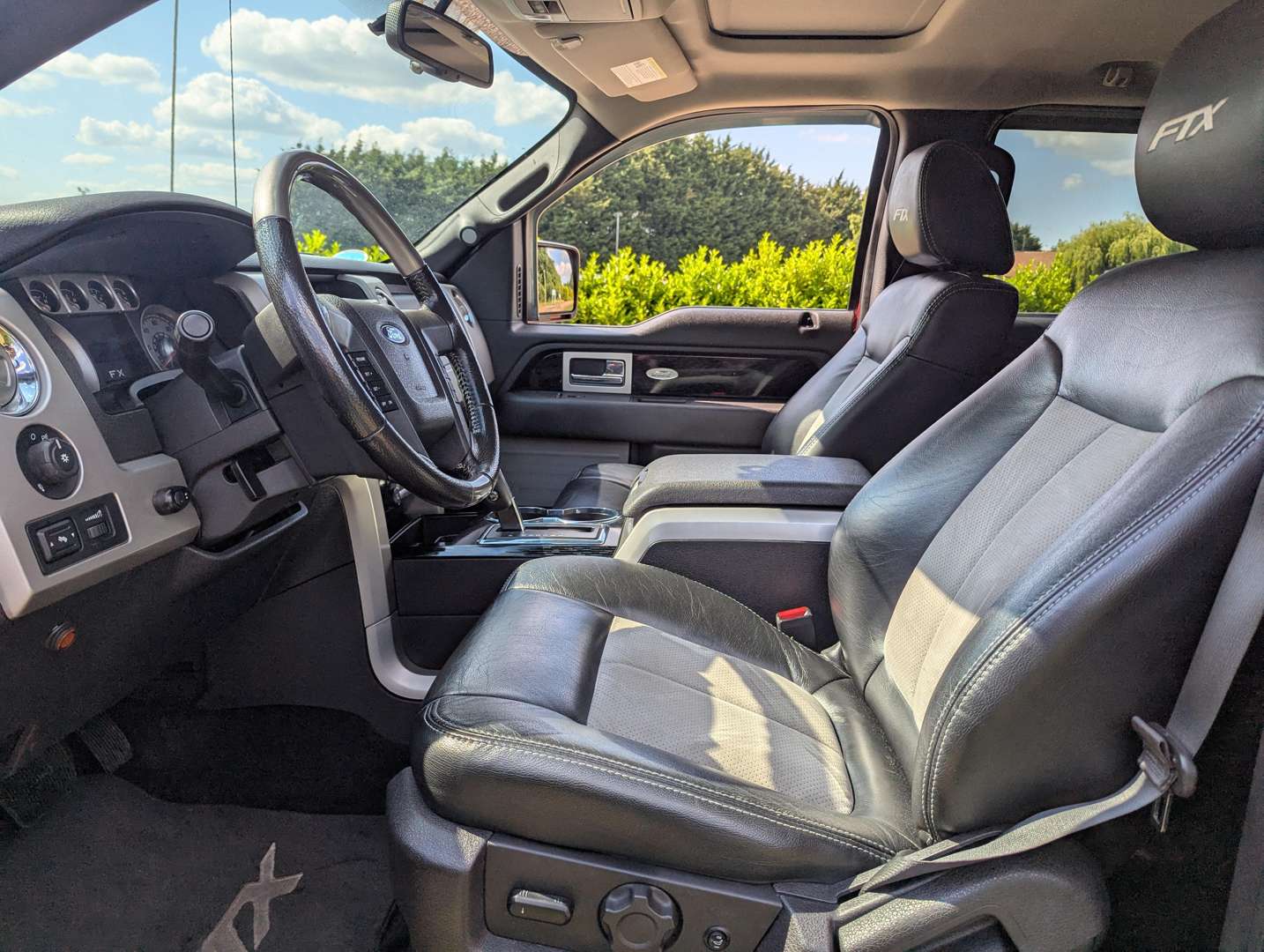 <p>2010 FORD F150 5.4 V8 PICK-UP LHD</p>