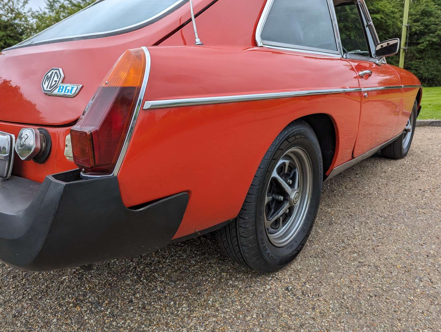 <p>1975 MG B GT&nbsp;</p>