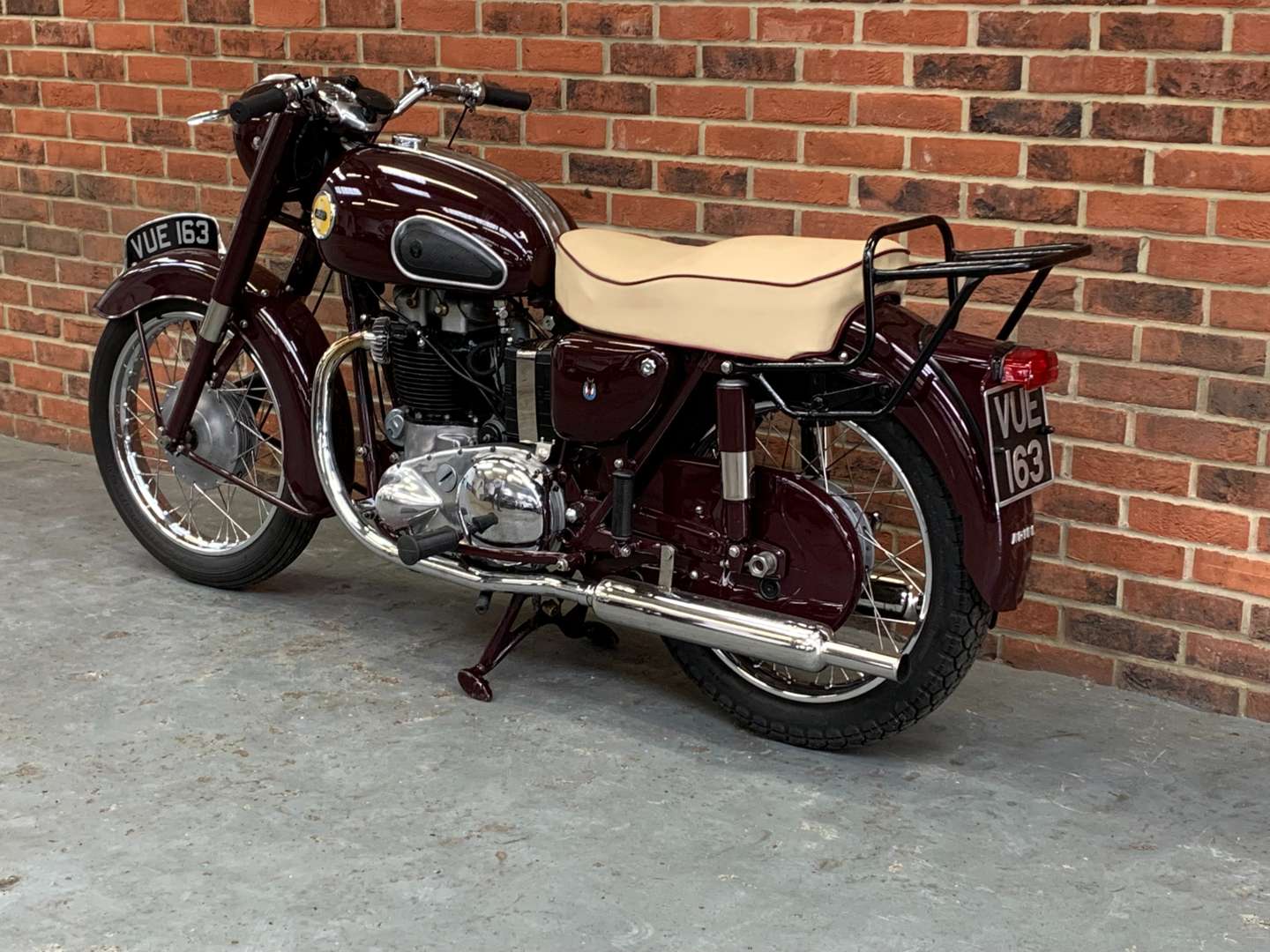 <p>1957 ARIEL HUNTMASTER 650CC</p>