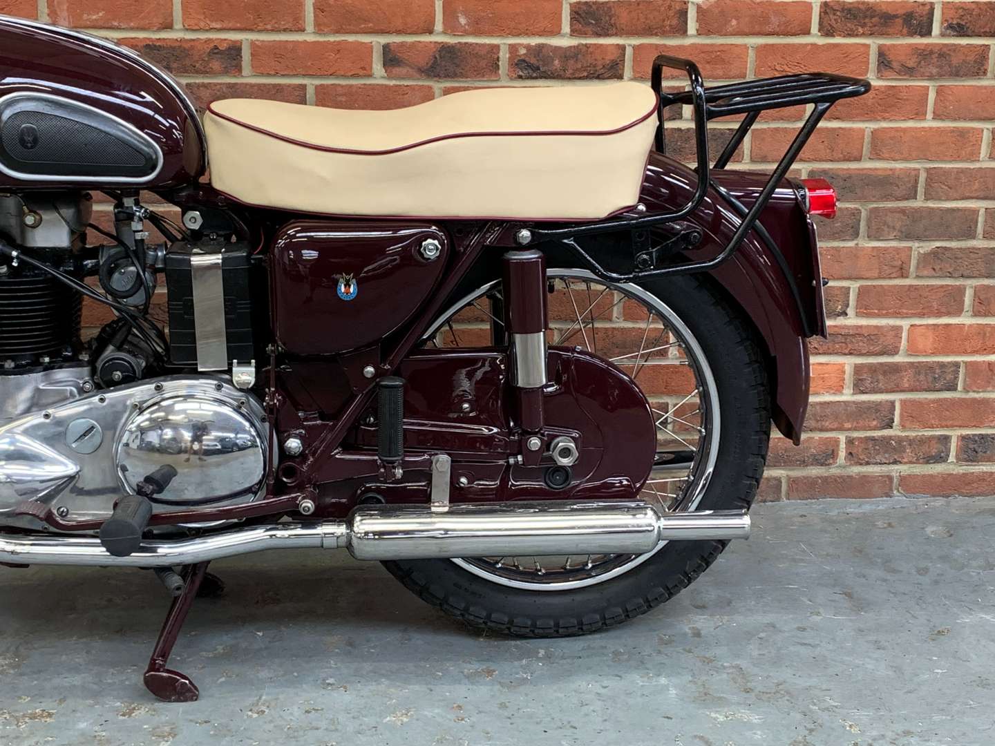 <p>1957 ARIEL HUNTMASTER 650CC</p>