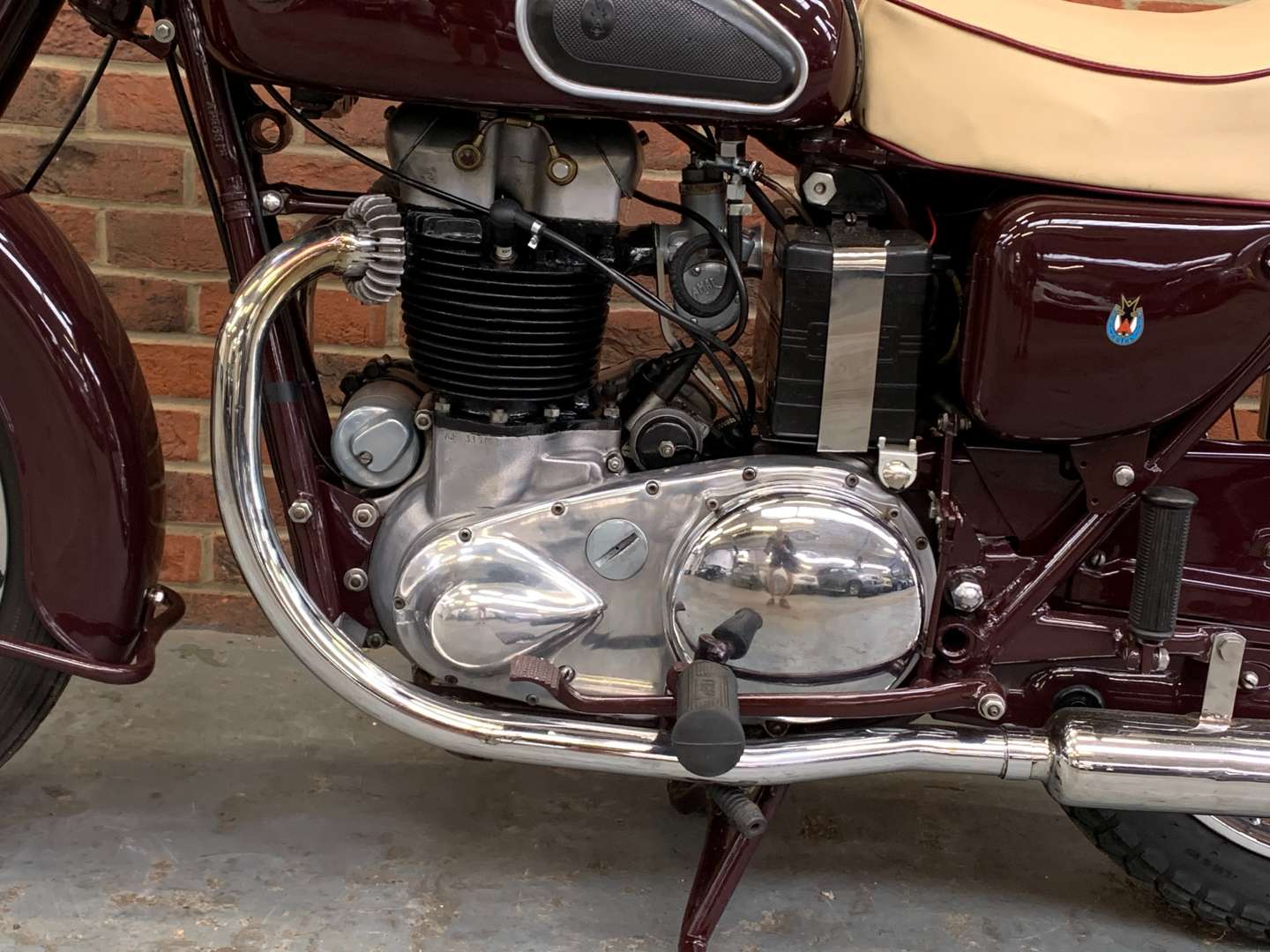 <p>1957 ARIEL HUNTMASTER 650CC</p>