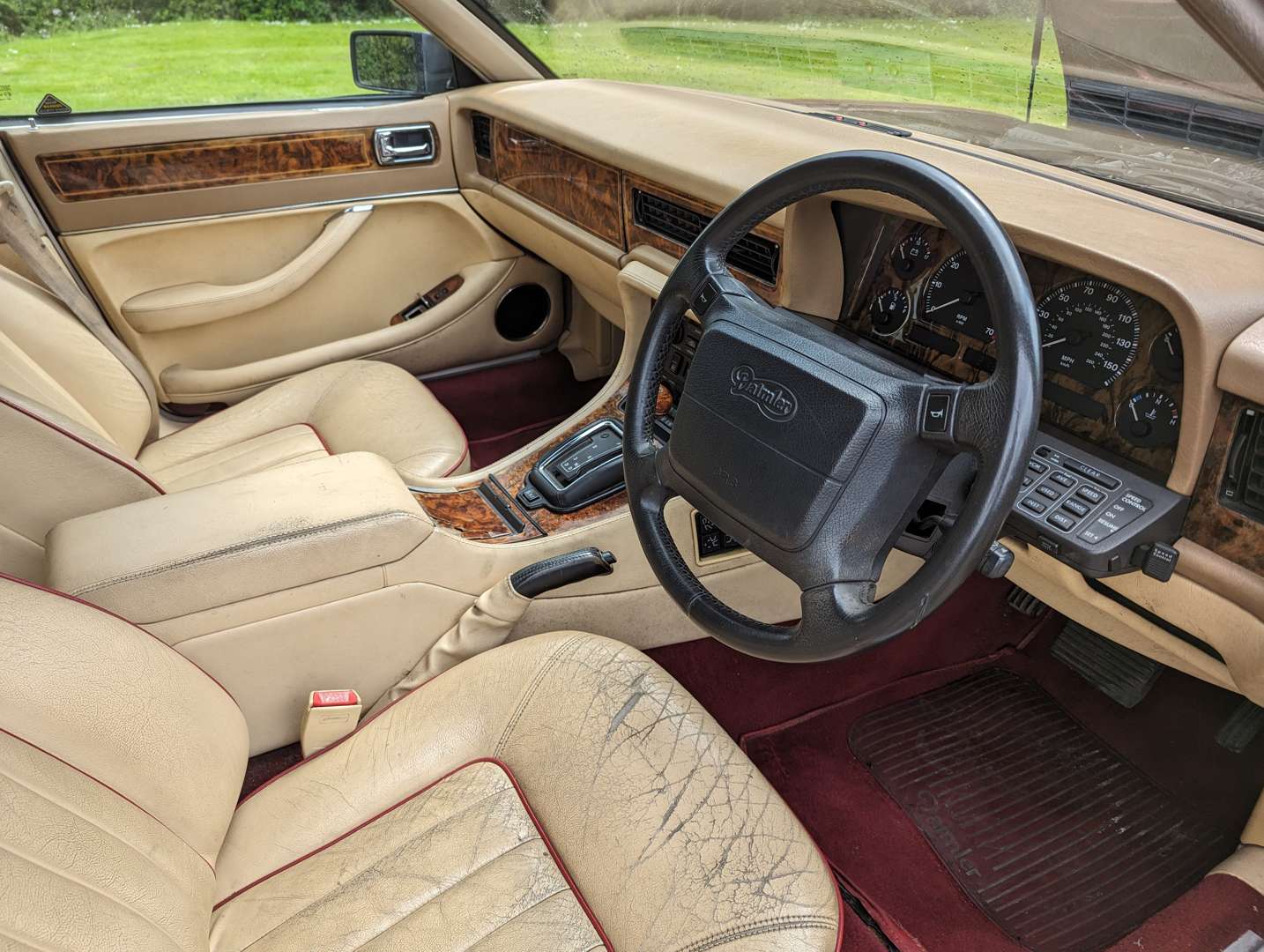 <p>1994 DAIMLER 4.0 AUTO</p>