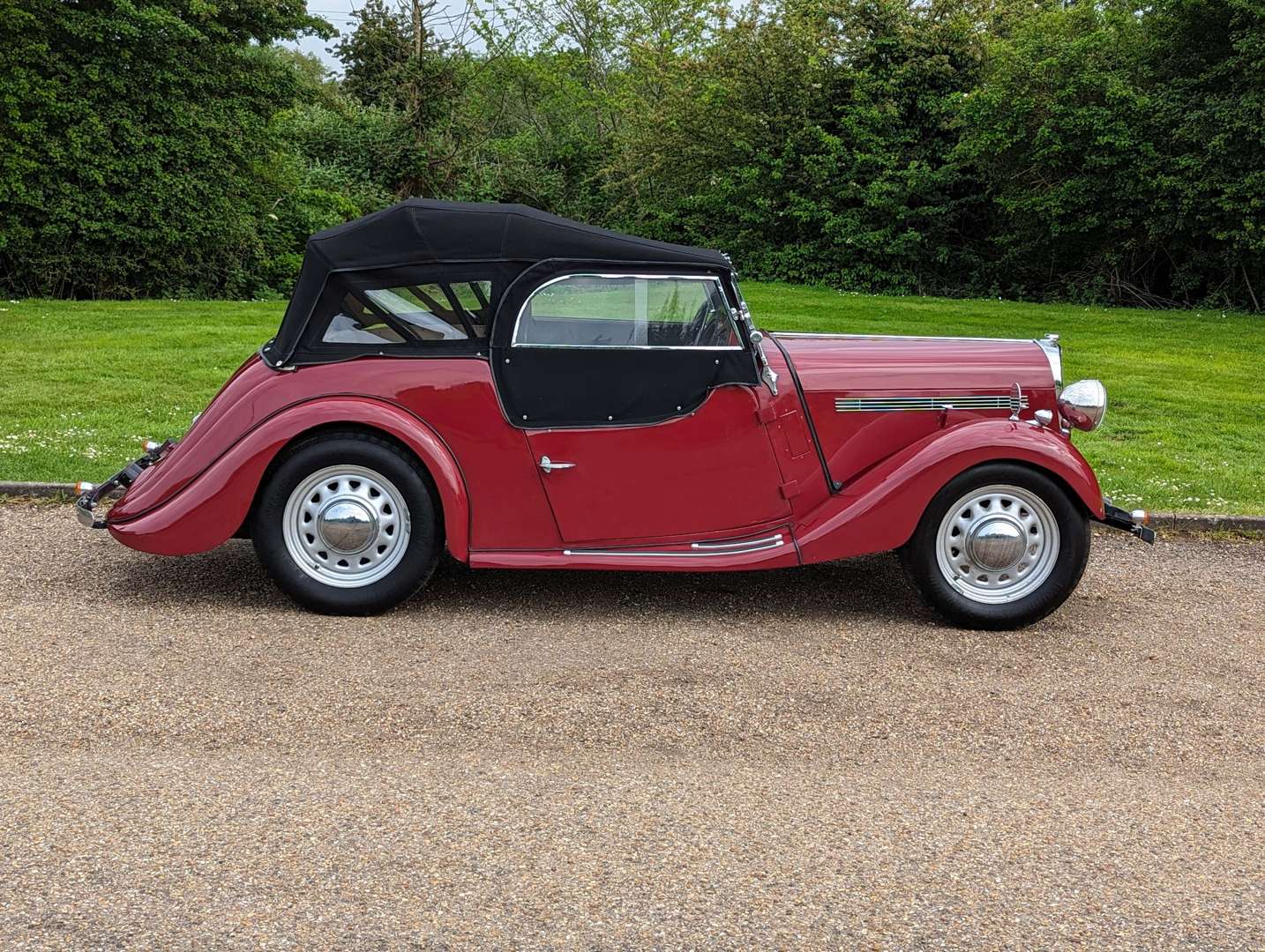 <p>1949 SINGER ROADSTER</p>