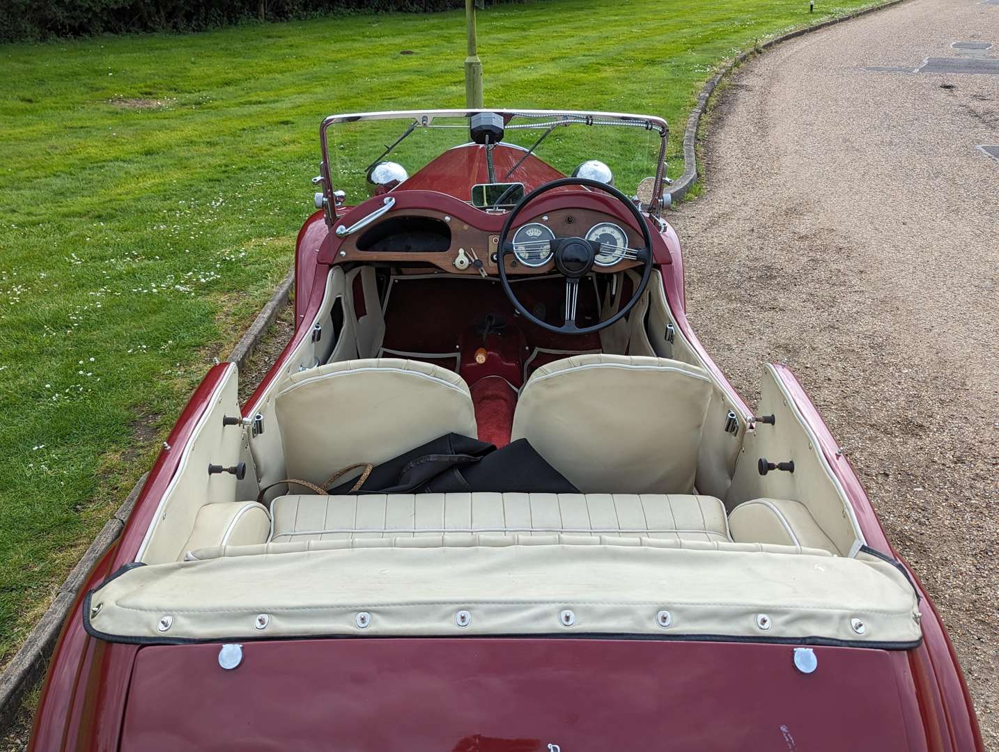 <p>1949 SINGER ROADSTER</p>