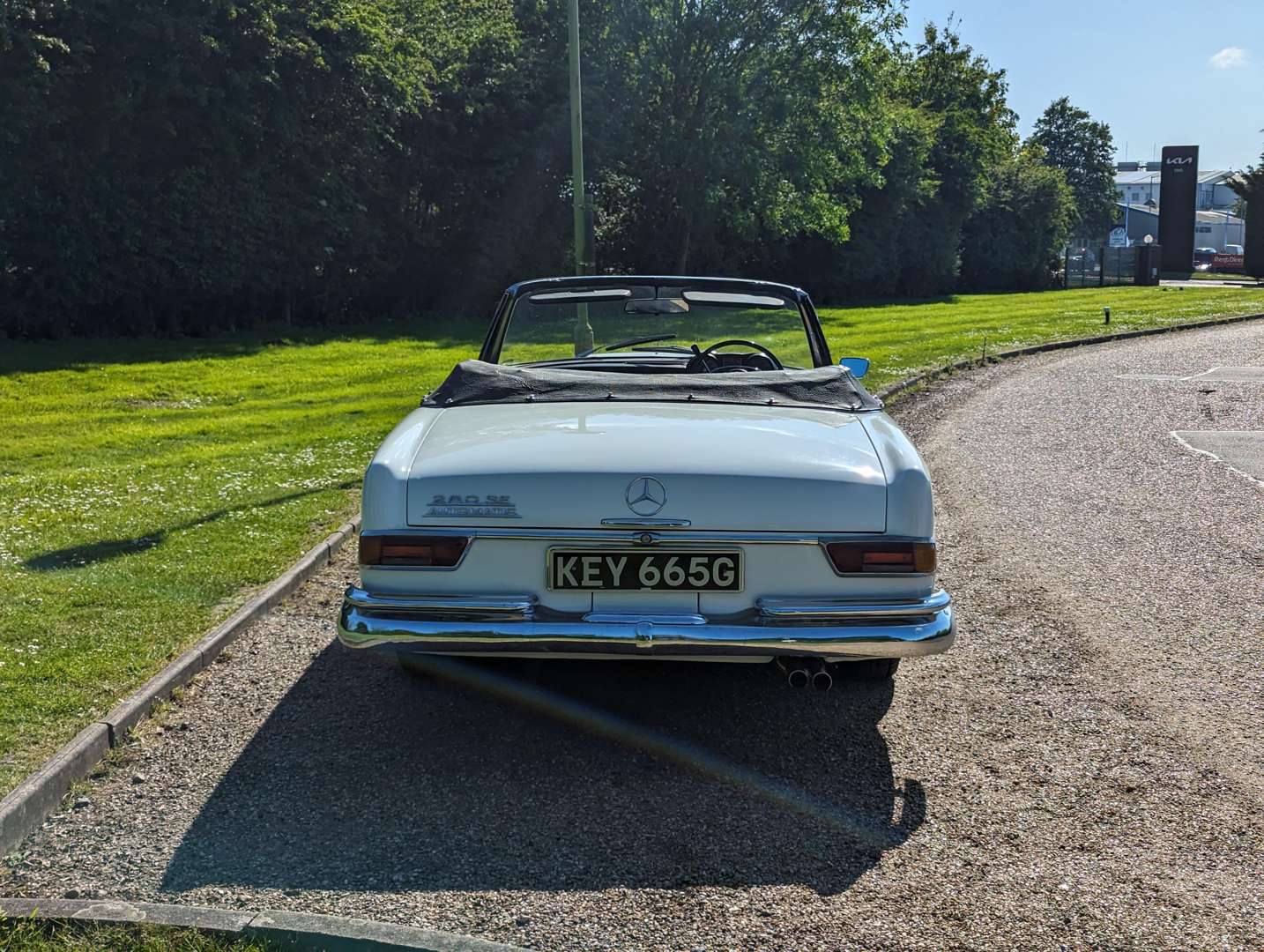 <p>1969 MERCEDES-BENZ 280 SE CABRIOLET&nbsp;</p>