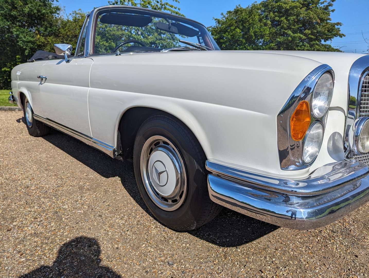 <p>1969 MERCEDES-BENZ 280 SE CABRIOLET&nbsp;</p>