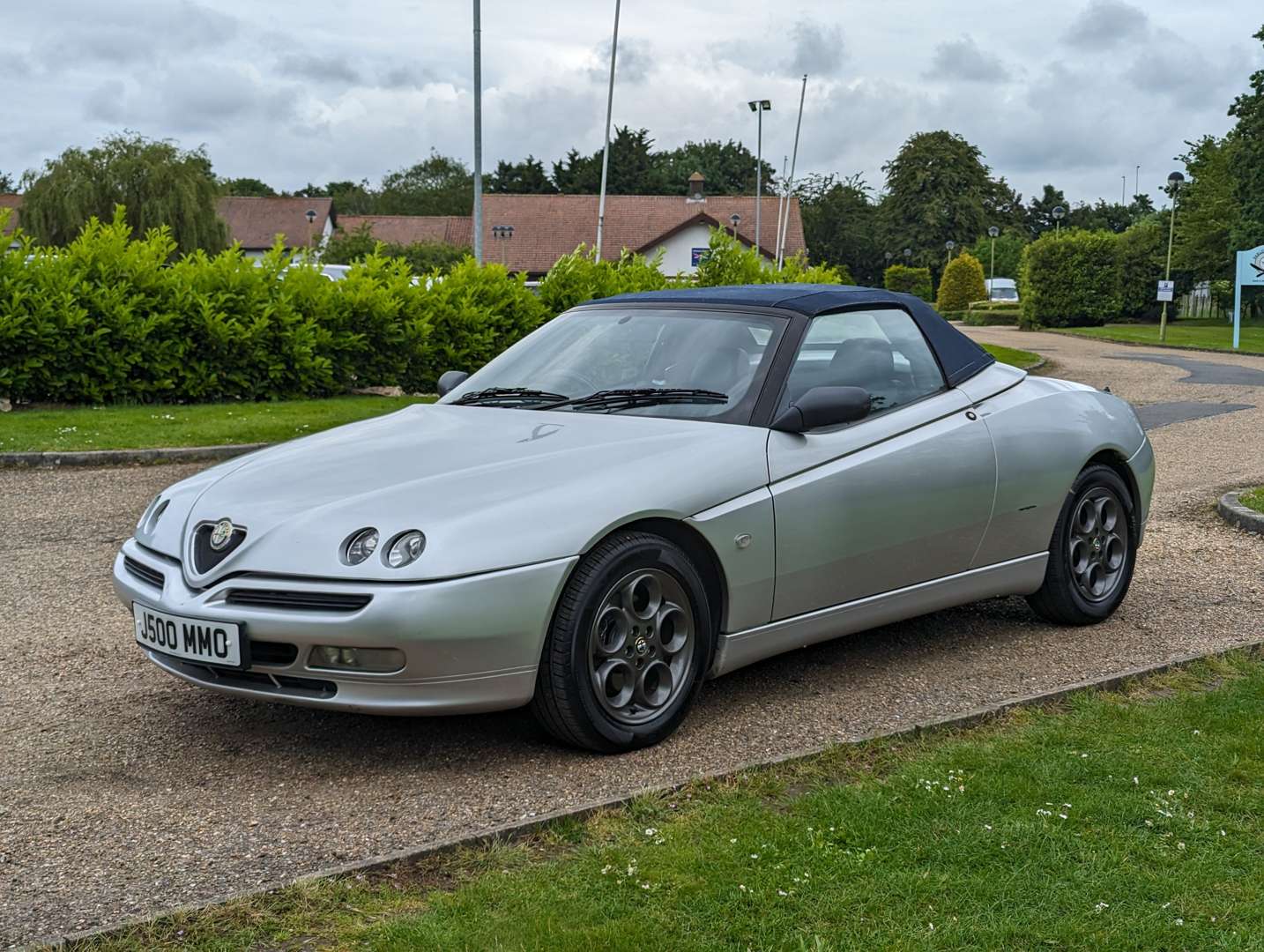 <p>1999 ALFA ROMEO SPIDER LUSSO T-SPARK 16V</p>