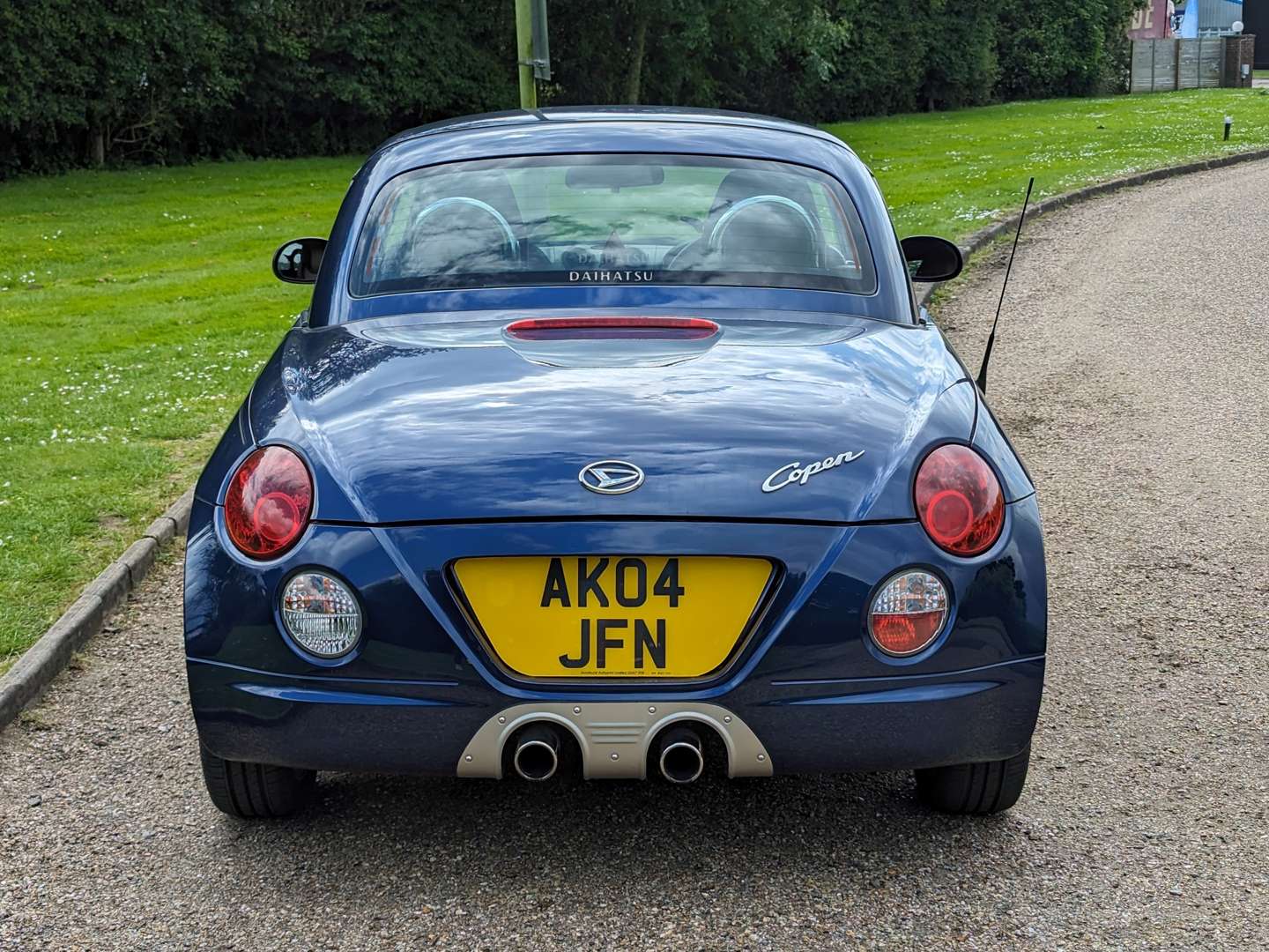 <p>2004 DAIHATSU COPEN</p>