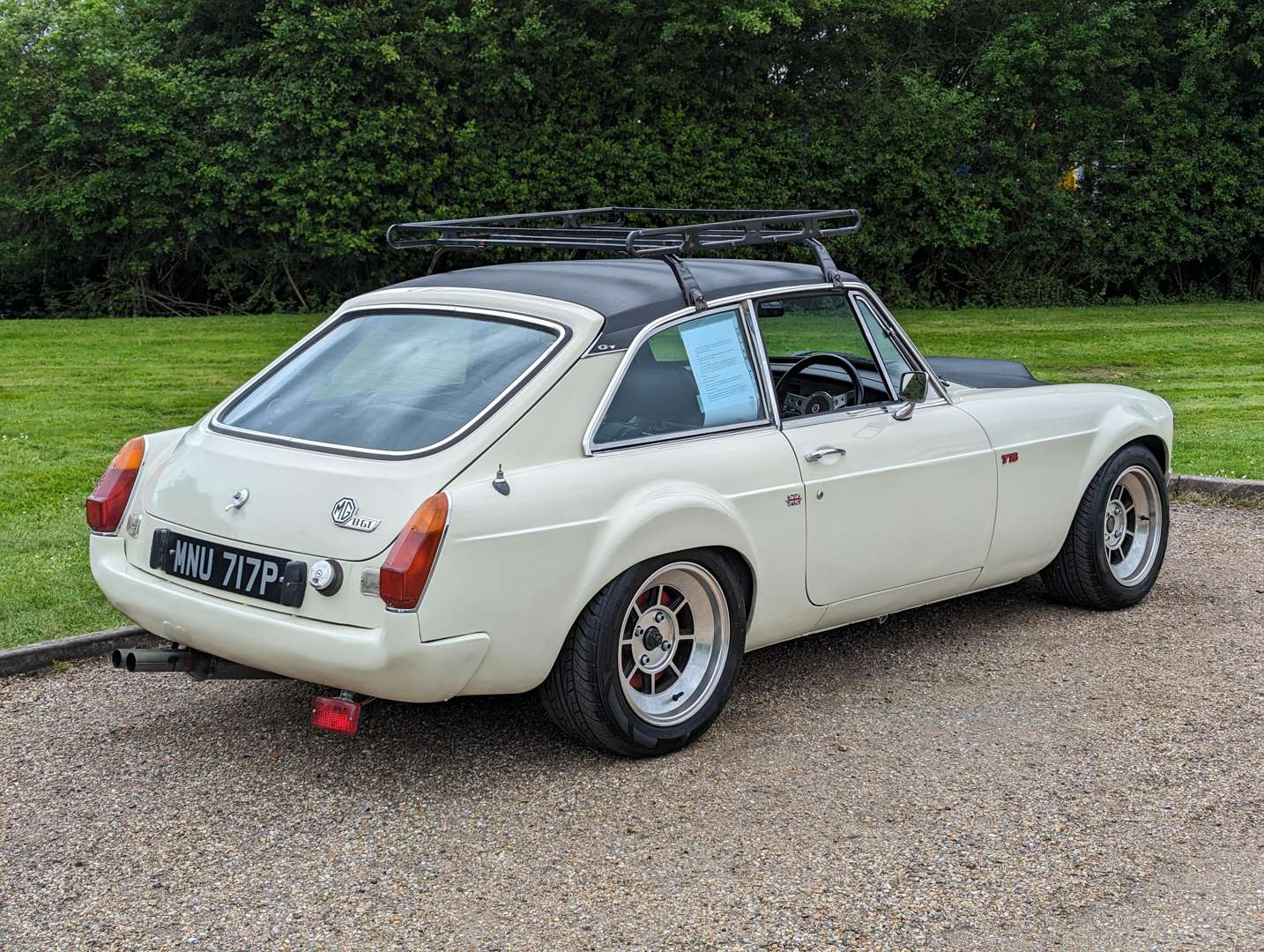 <p>1976 MG B GT</p>