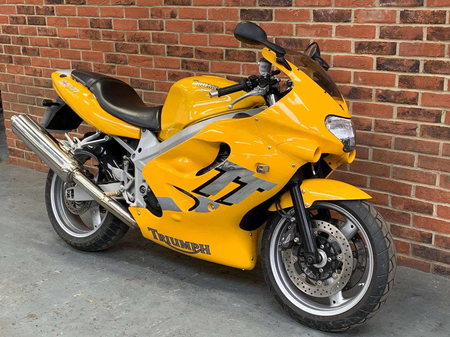 <p>2003 TRIUMPH TT 600</p>