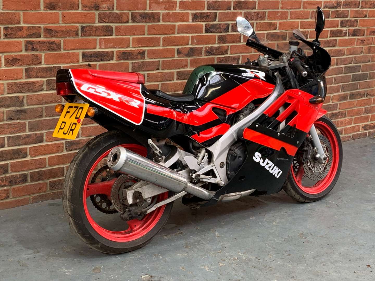 <p>1989 SUZUKI GSXR 250RR</p>