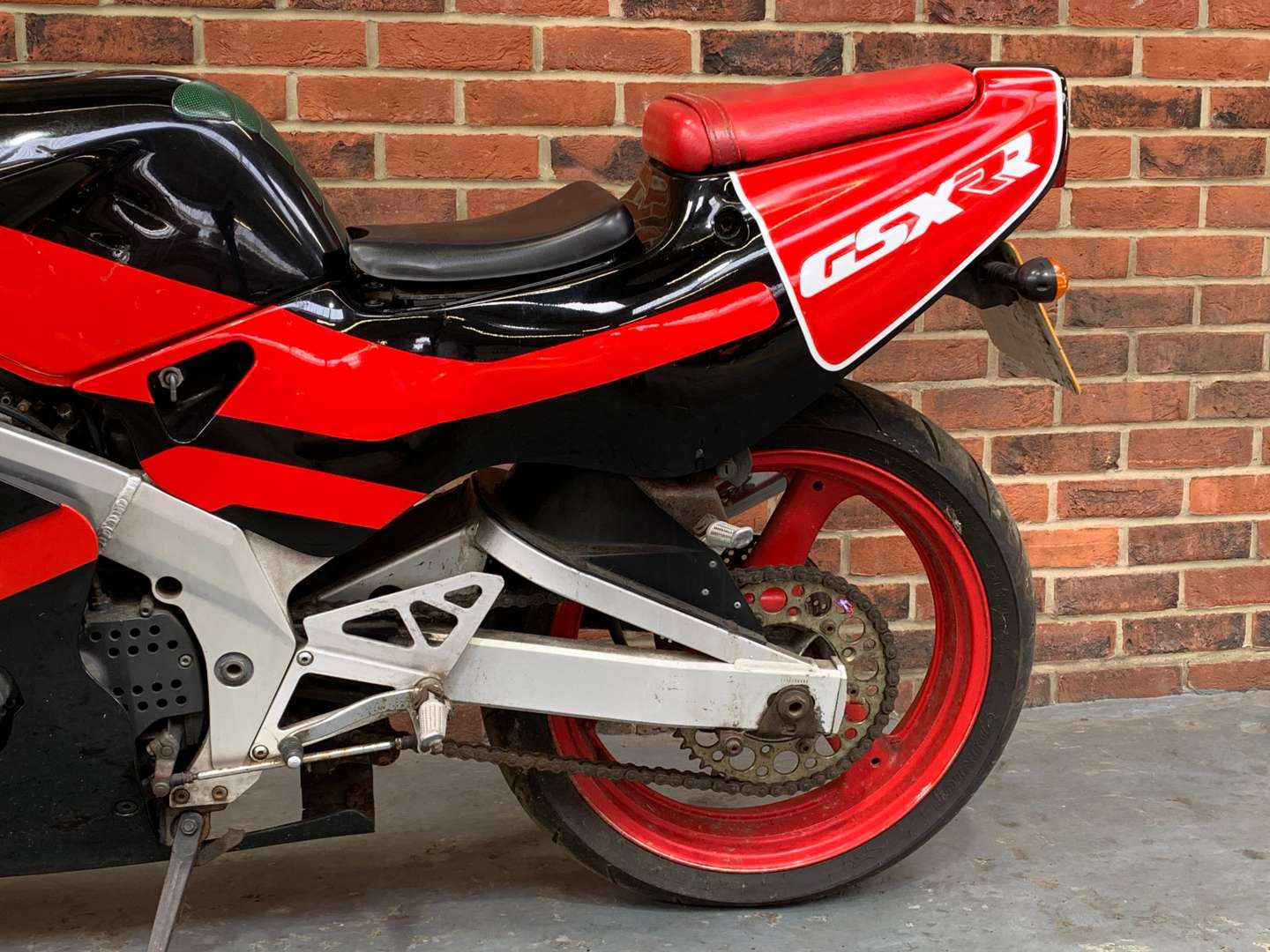 <p>1989 SUZUKI GSXR 250RR</p>