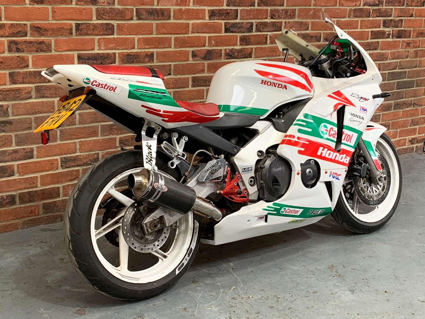 <p>1999 HONDA CBR 400 NC29</p>