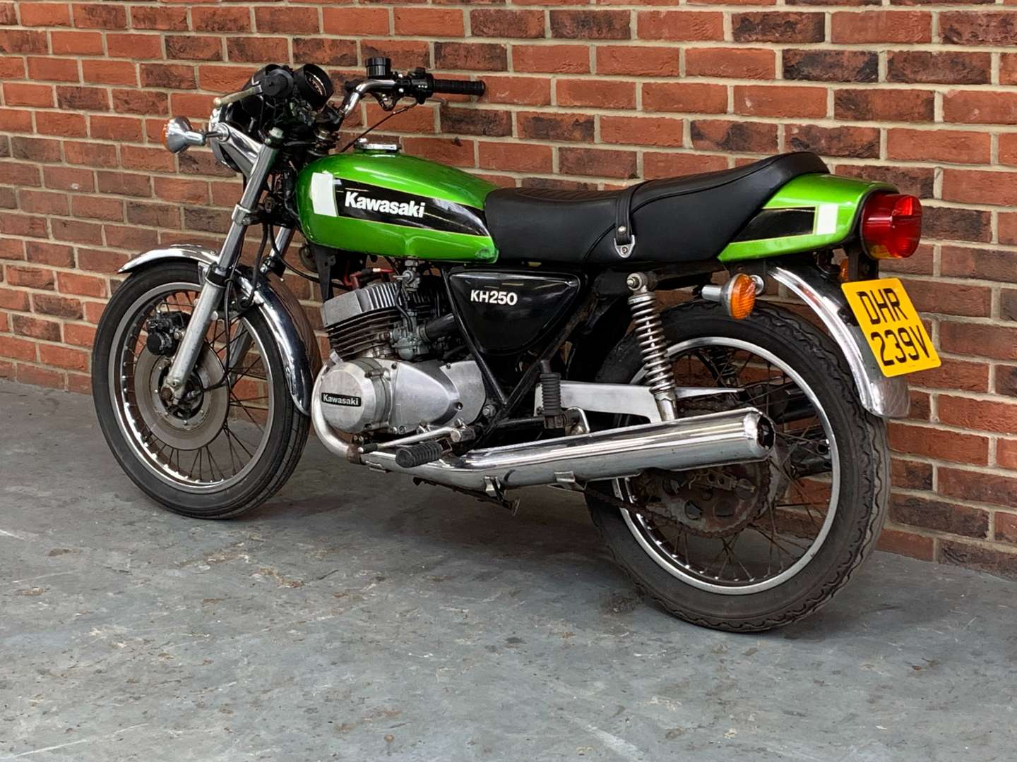 <p>1980 KAWASAKI KH 250B&nbsp;</p>