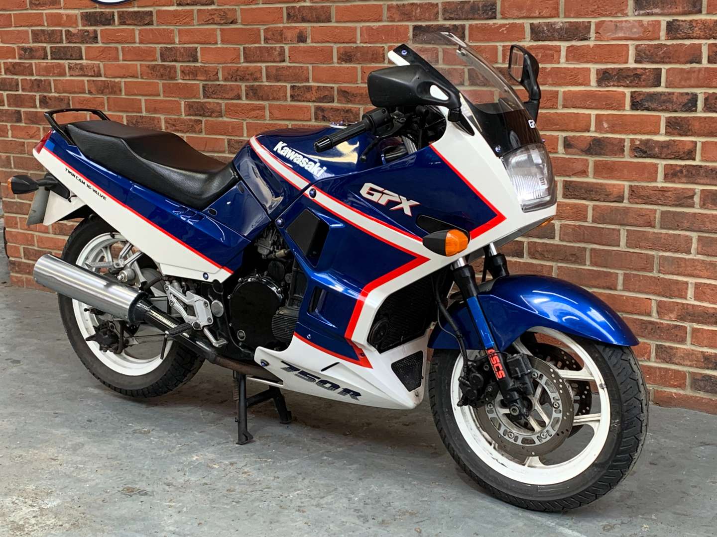 <p>1989 KAWASAKI GPX750 R</p>