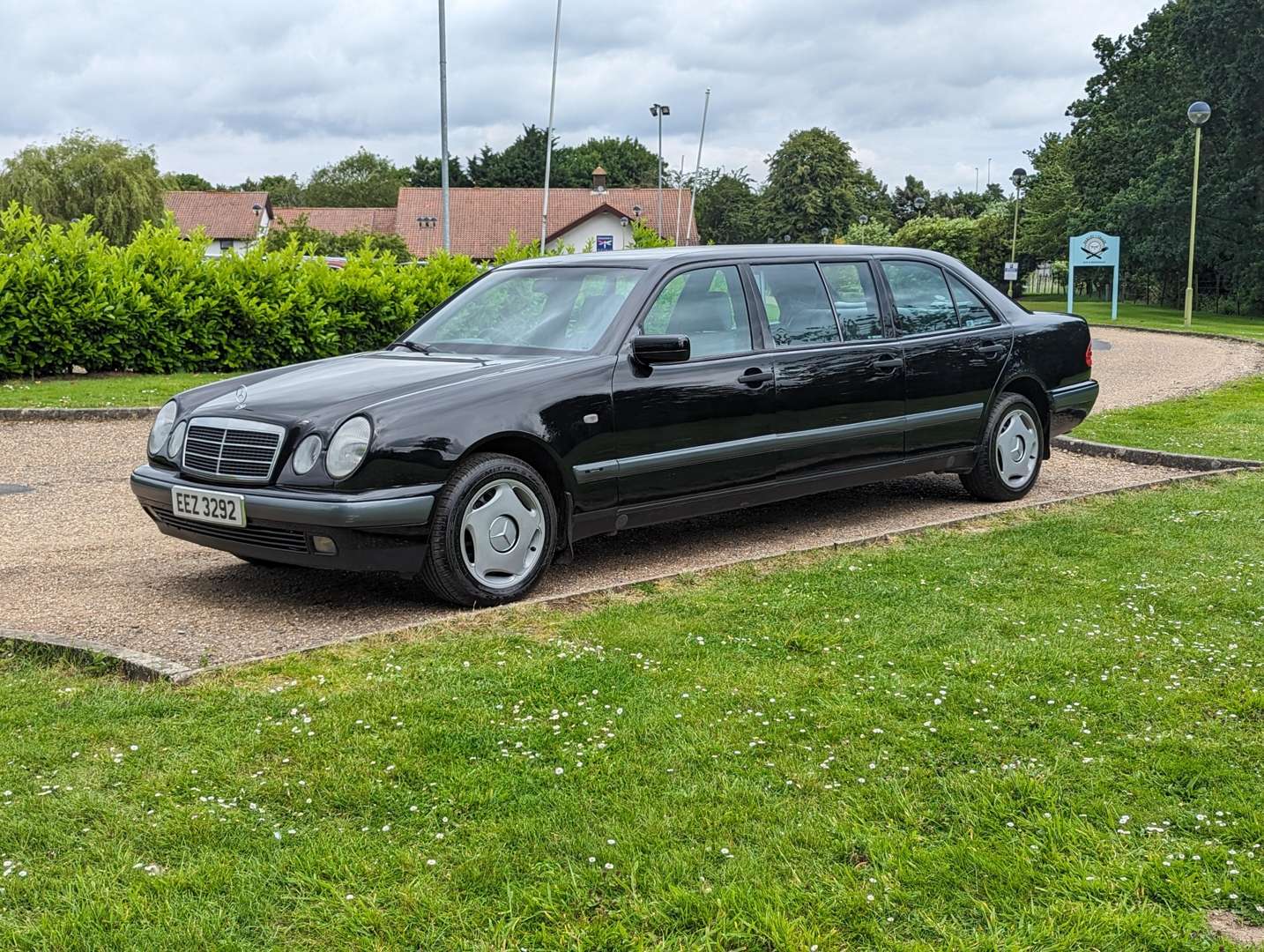 <p>1997 MERCEDES E280 CLASSIC LIMO AUTO</p>