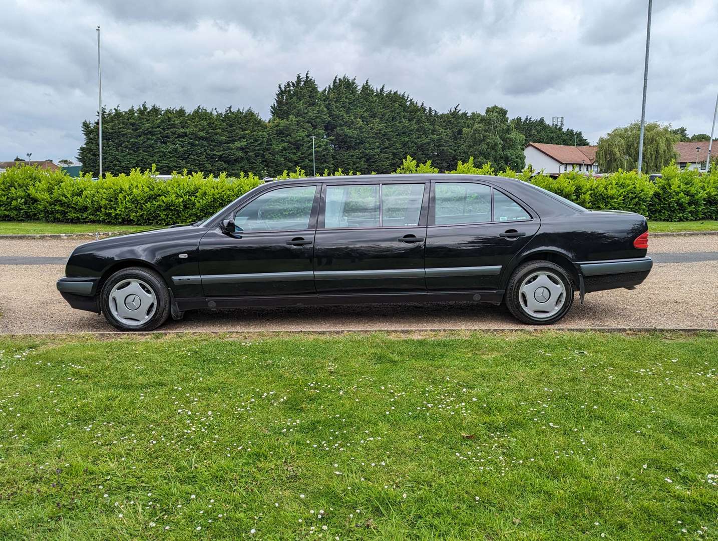 <p>1997 MERCEDES E280 CLASSIC LIMO AUTO</p>