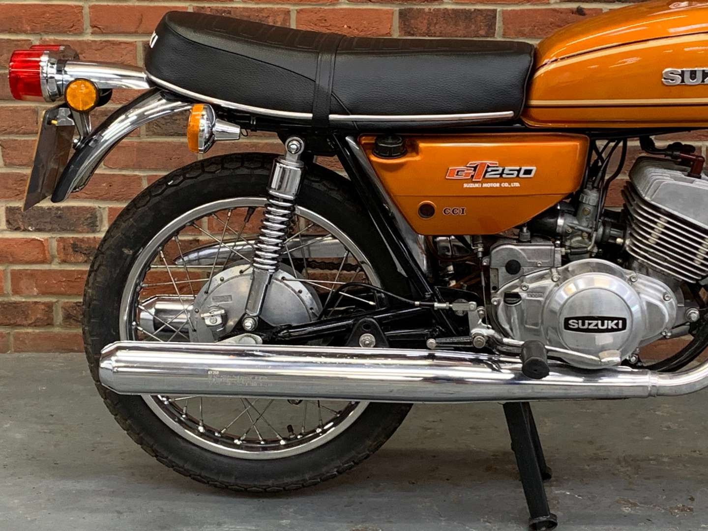 <p>1978 SUZUKI GT 250</p>